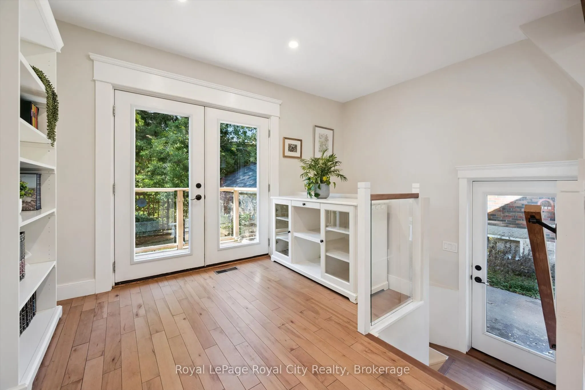 31 James Street W