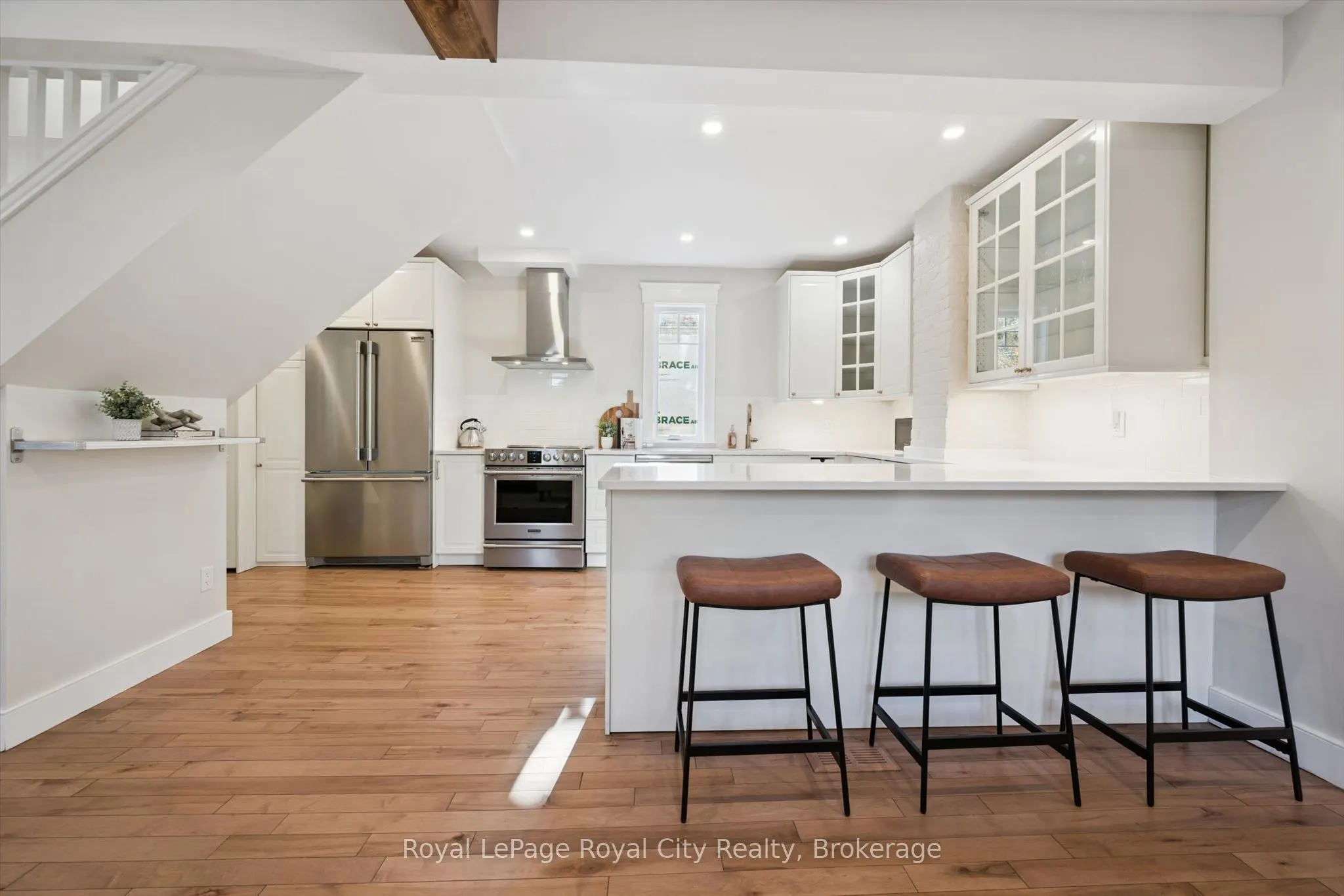 31 James Street W