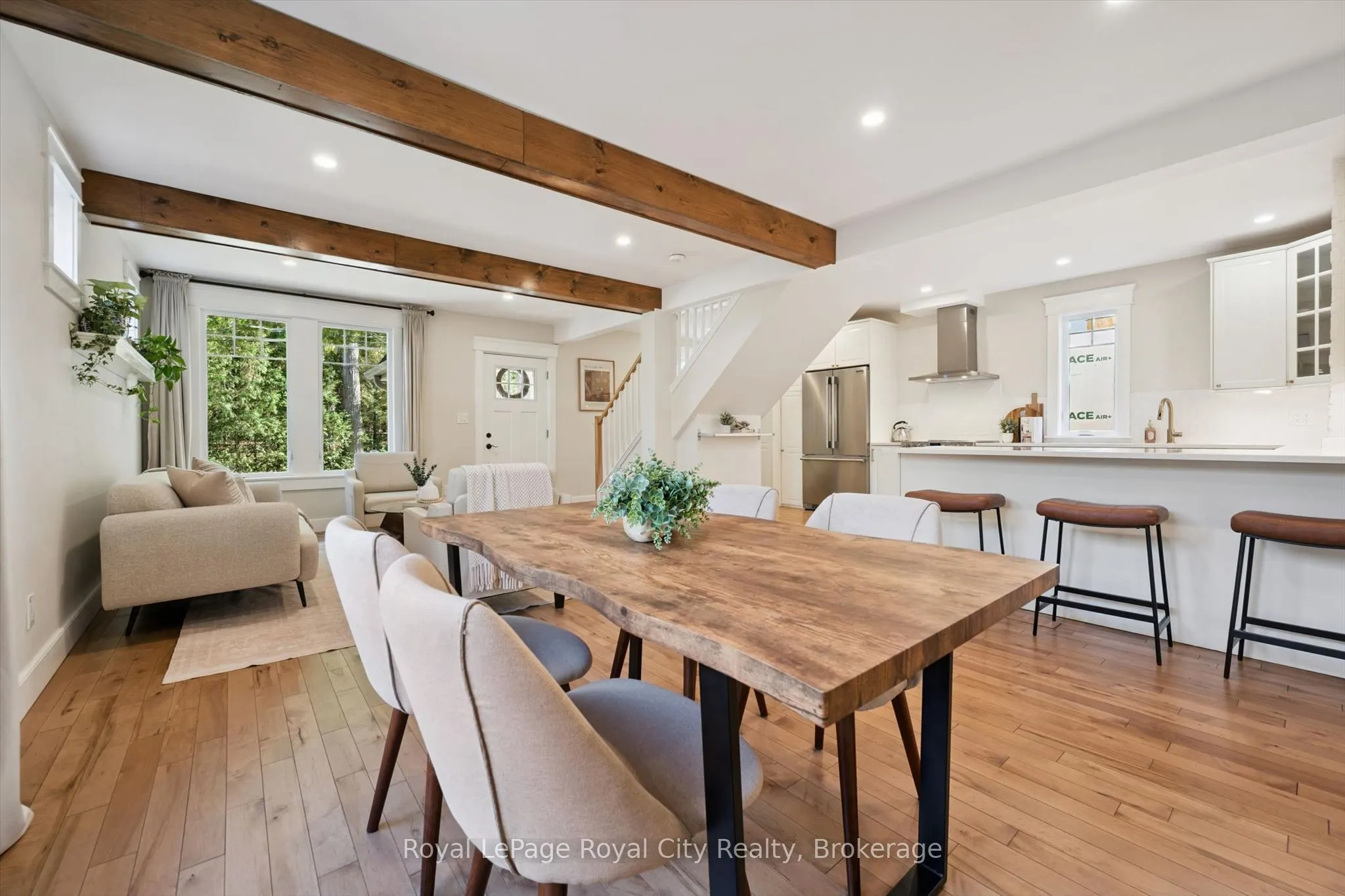 31 James Street W
