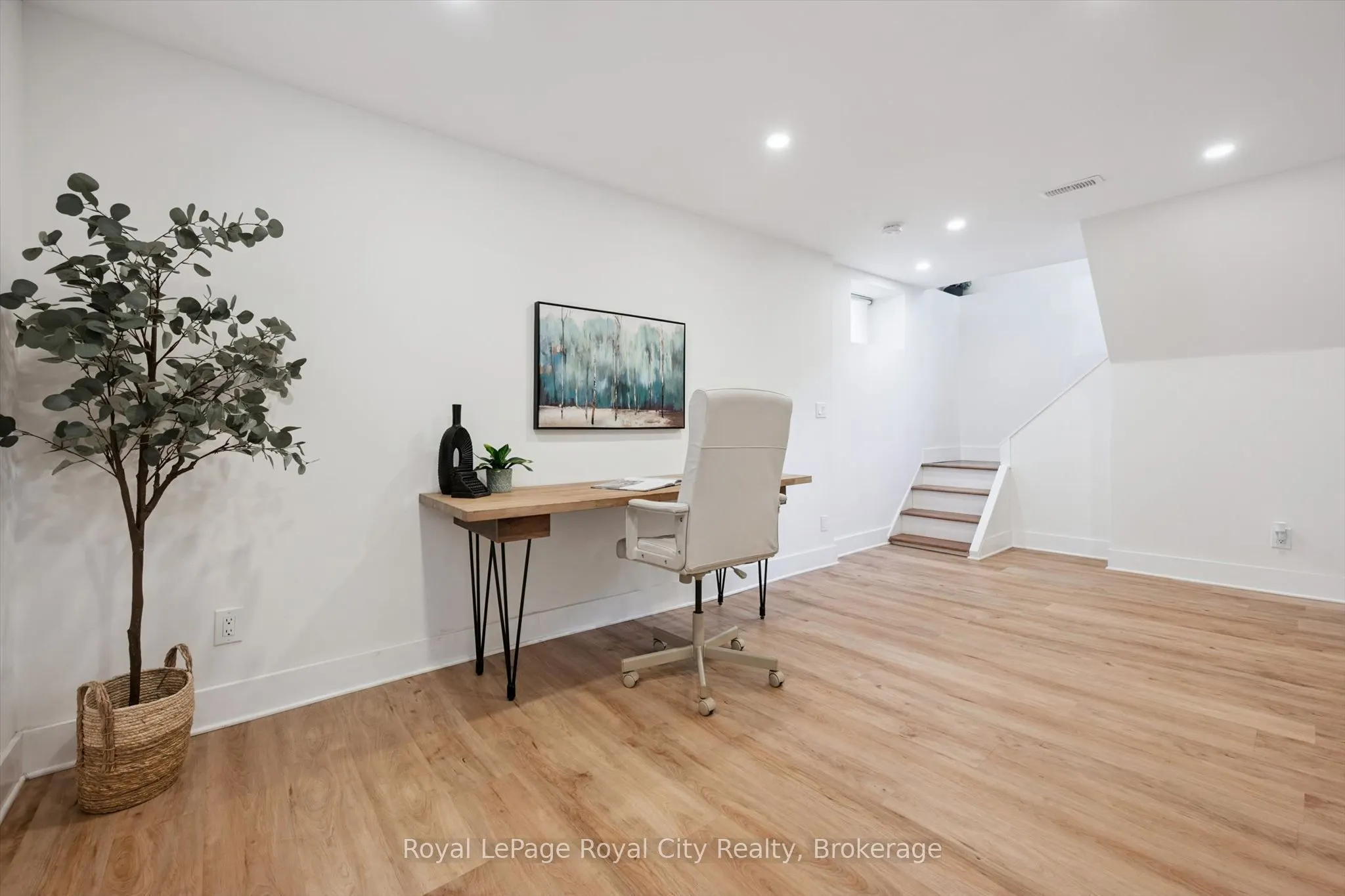 31 James Street W