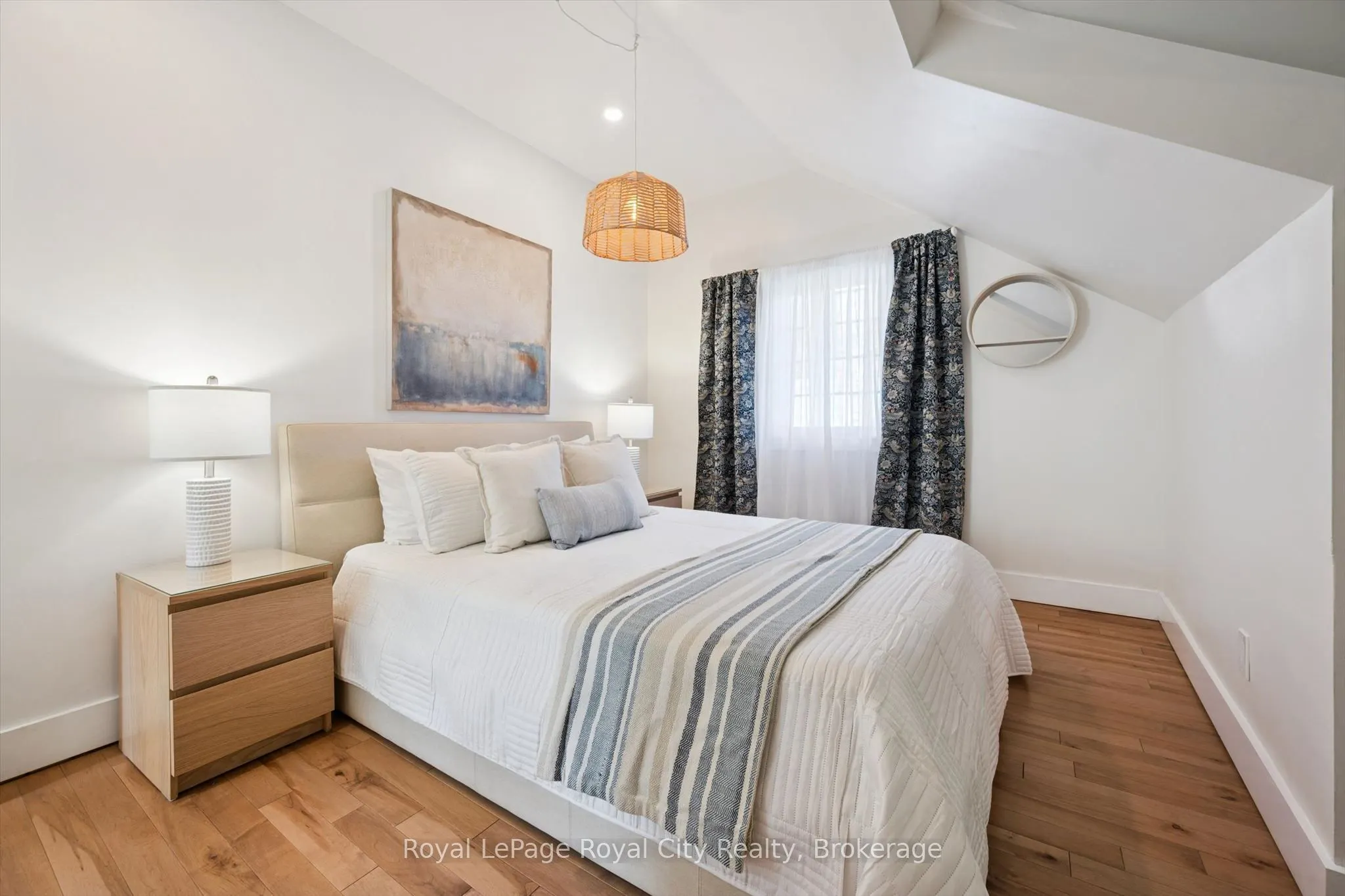 31 James Street W