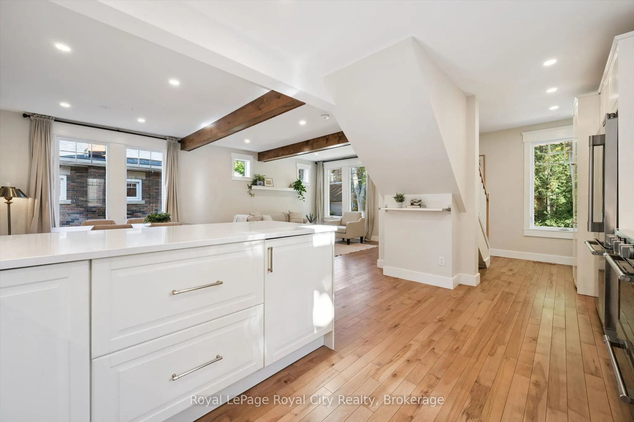 31 James Street W