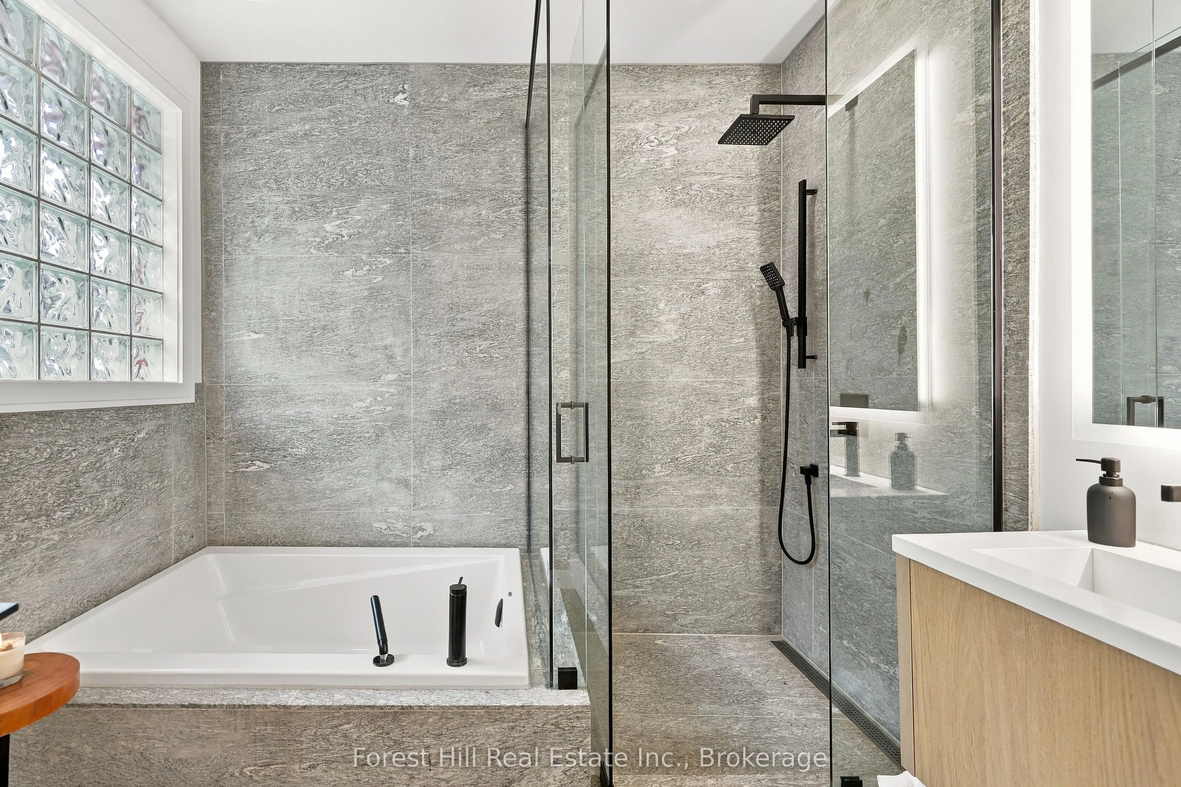 224 Blueski George Crescent #15