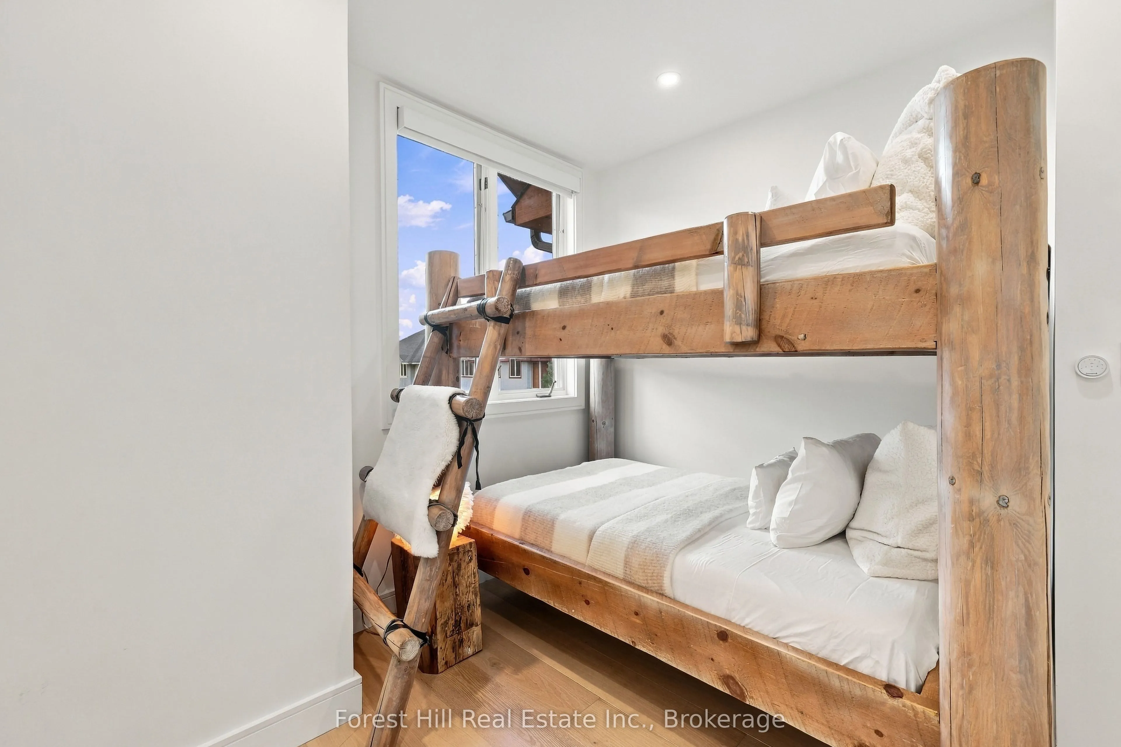 224 Blueski George Crescent #15