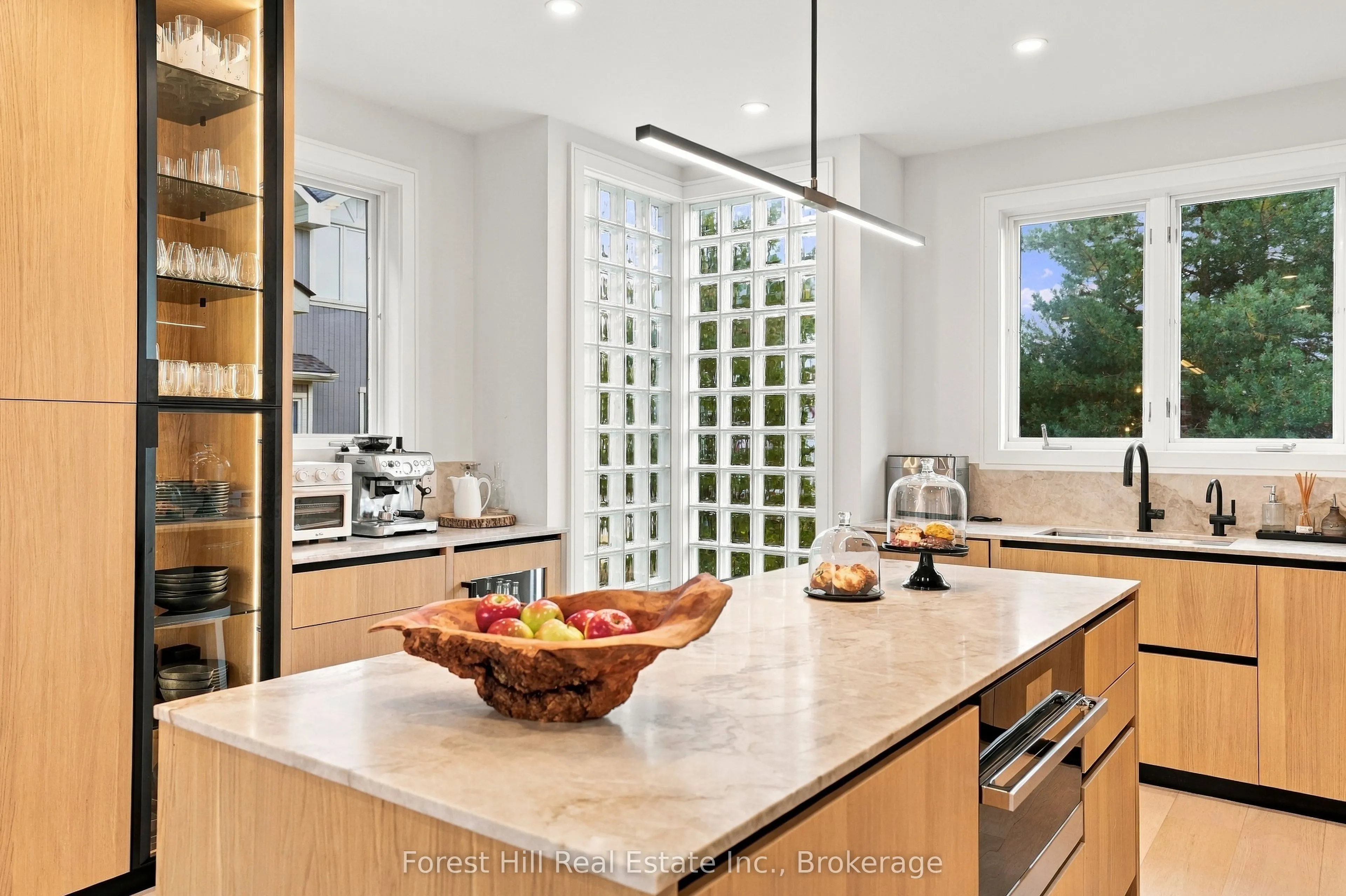 224 Blueski George Crescent #15