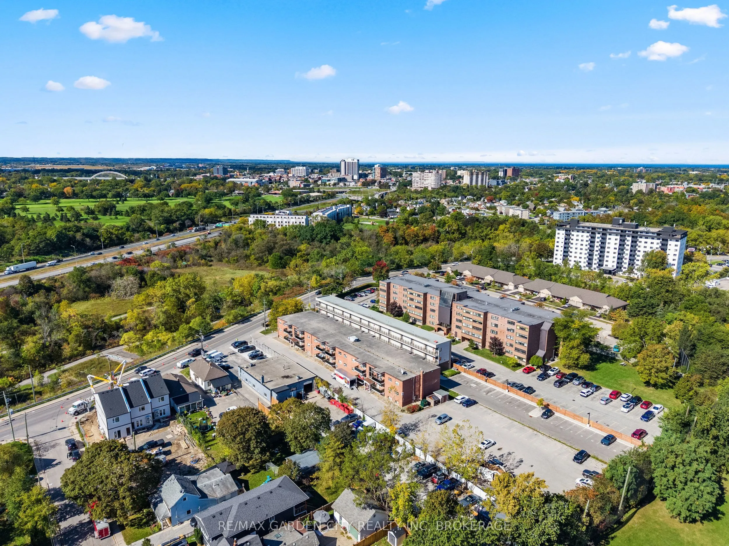 264 Oakdale Avenue #211