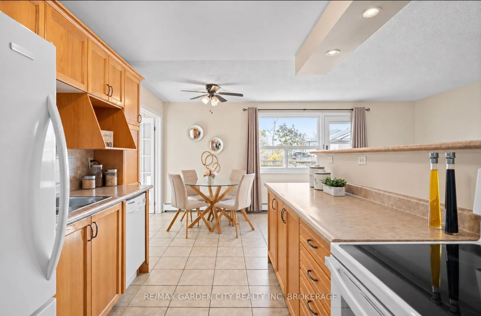 264 Oakdale Avenue #211