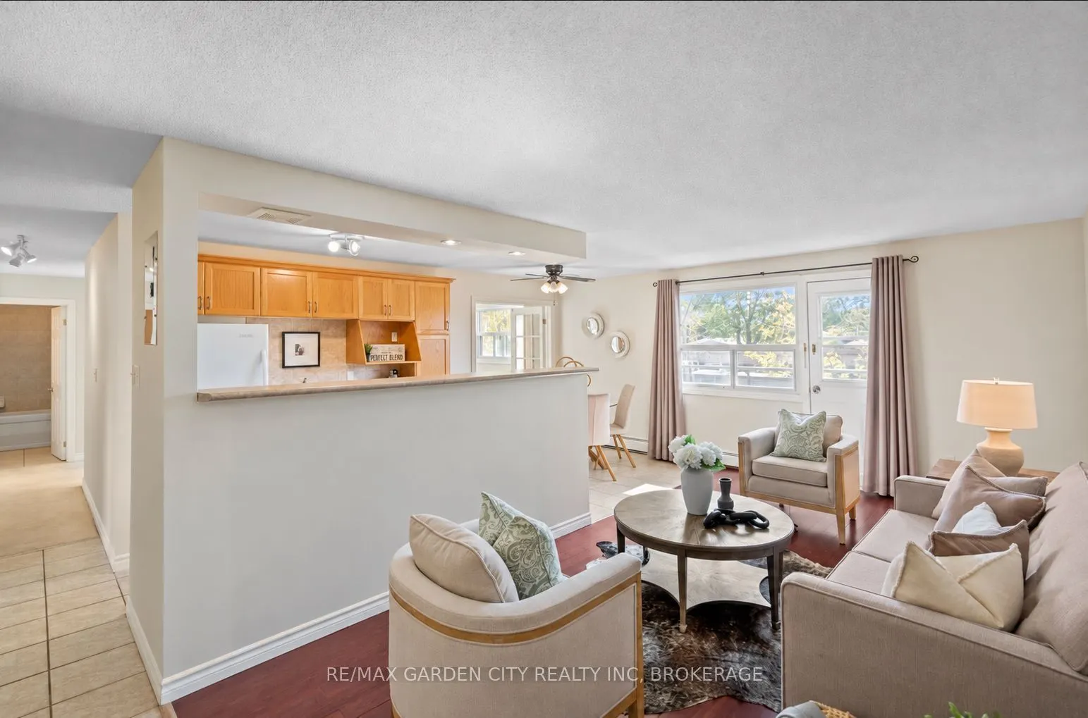 264 Oakdale Avenue #211