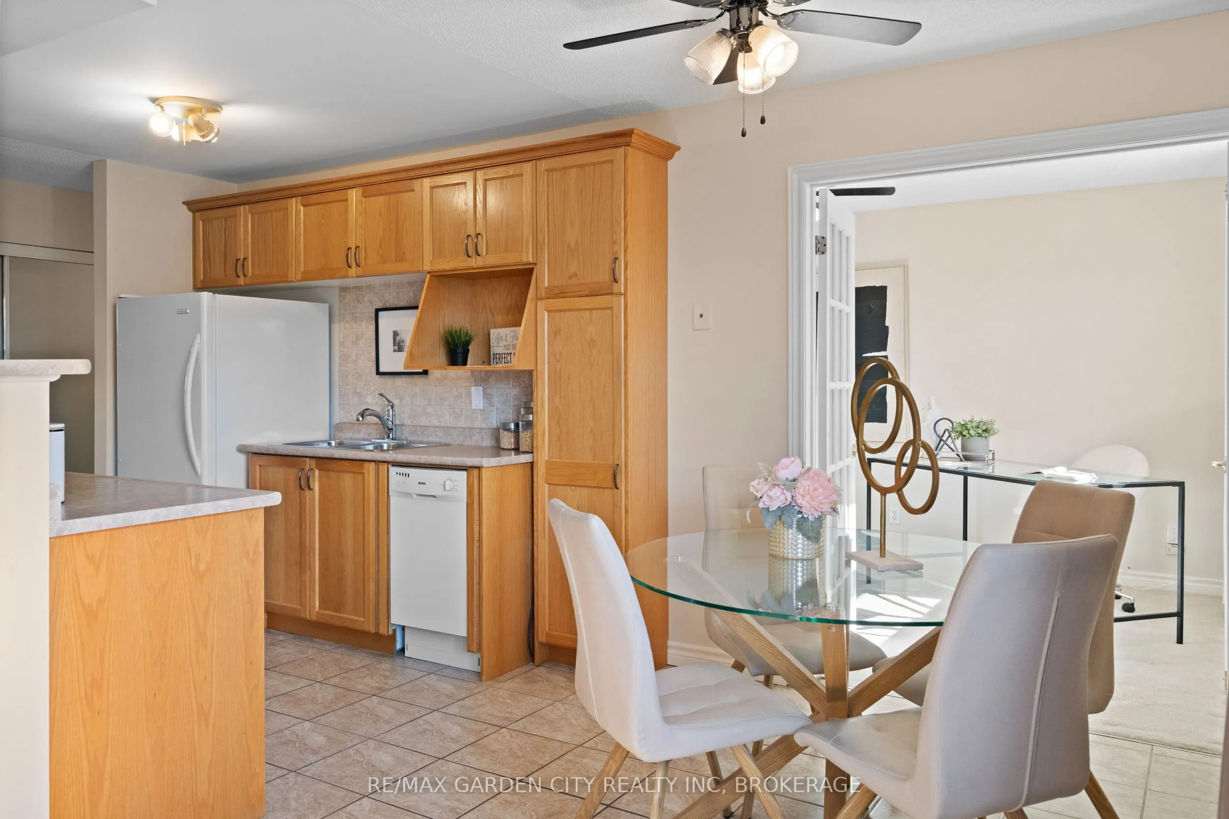 264 Oakdale Avenue #211