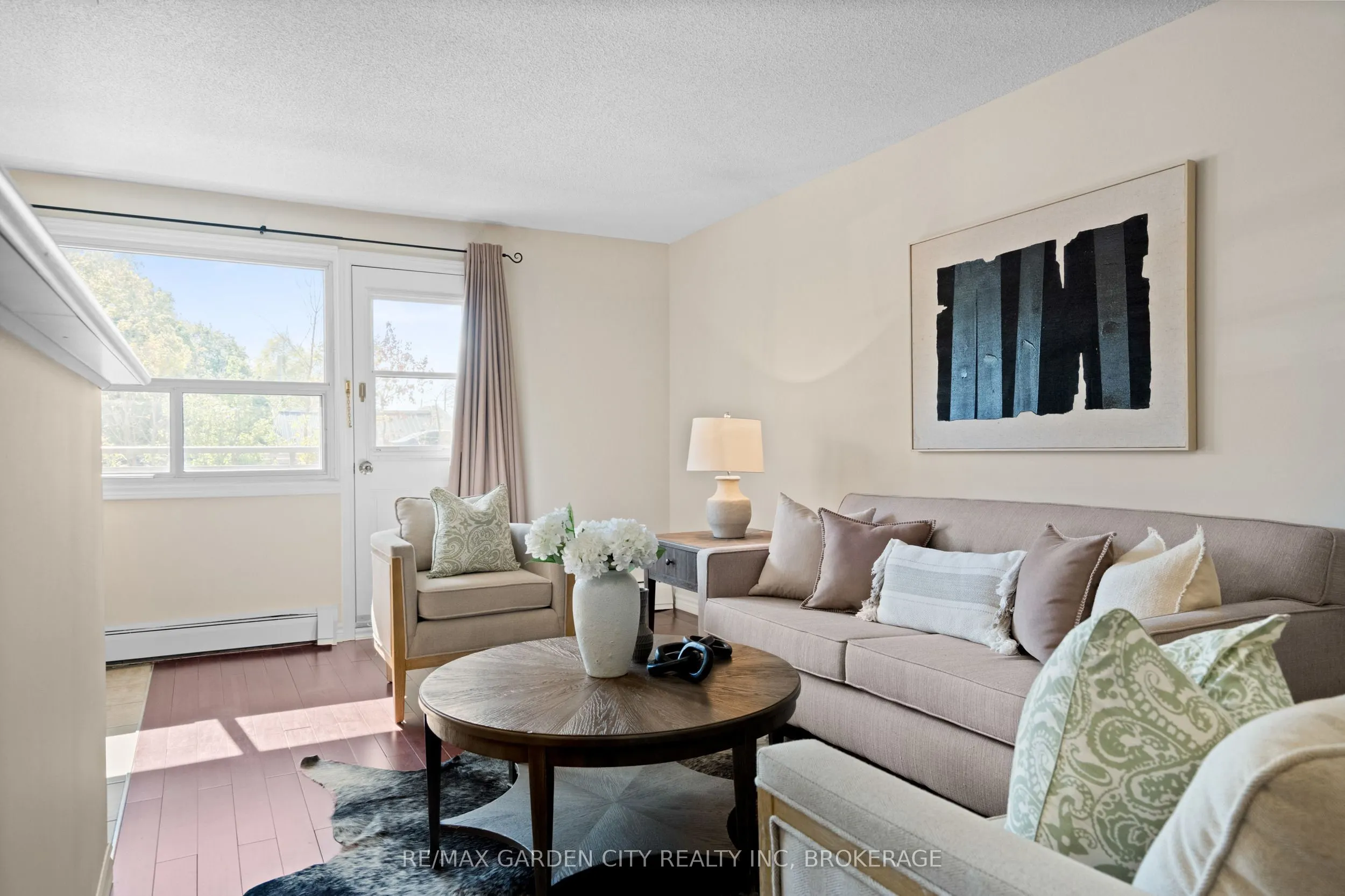 264 Oakdale Avenue #211