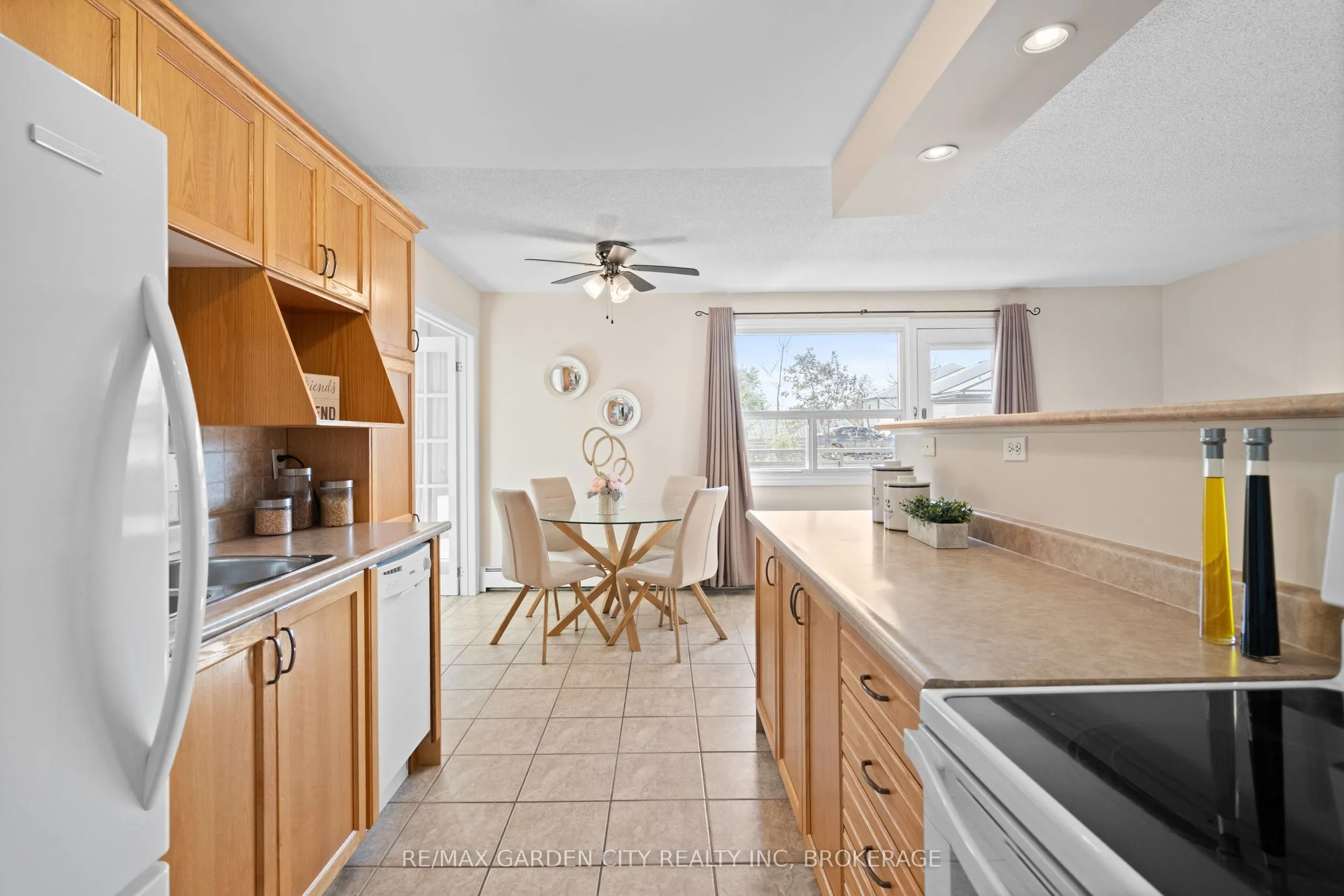 264 Oakdale Avenue #211