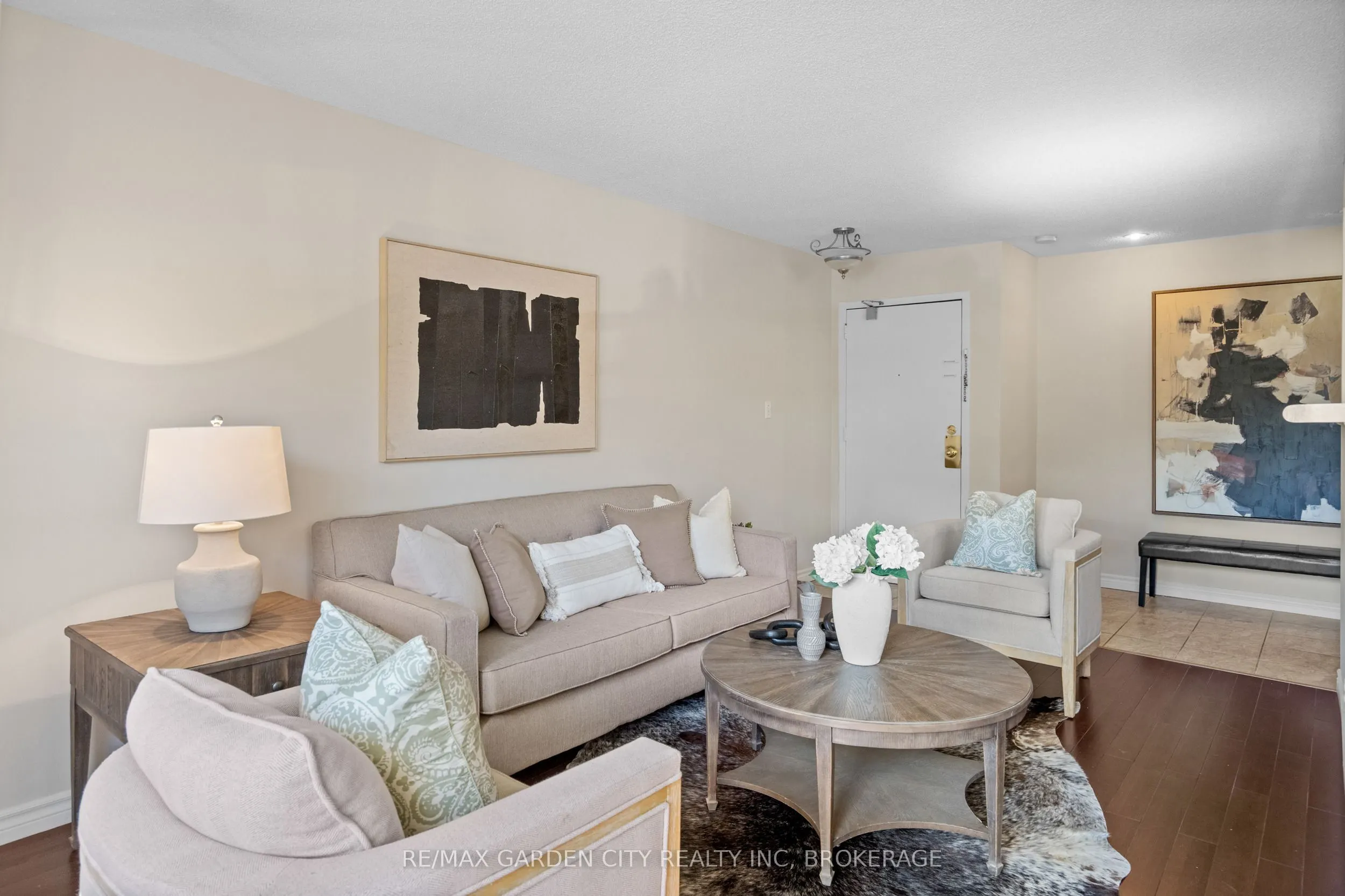 264 Oakdale Avenue #211
