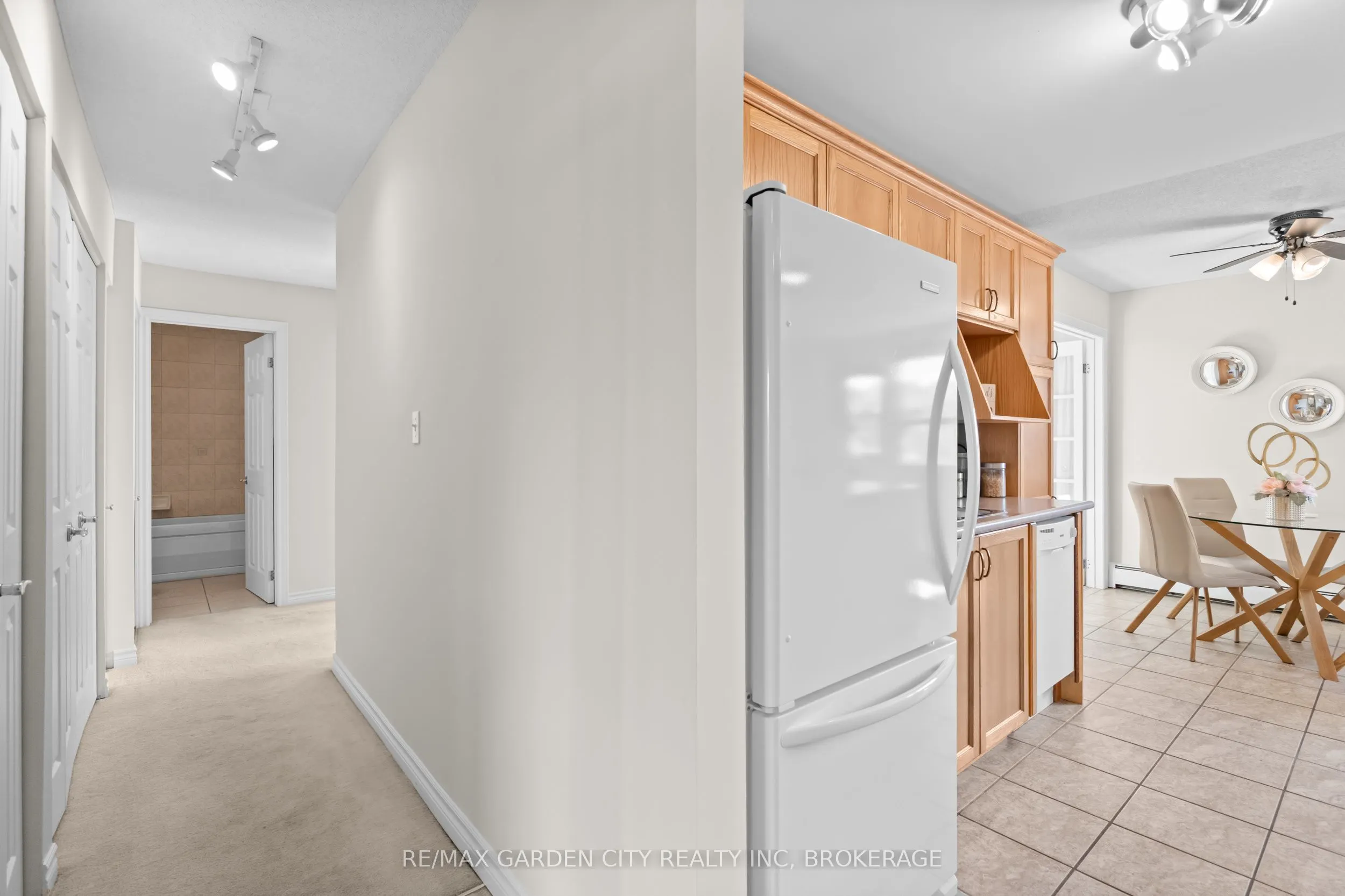 264 Oakdale Avenue #211
