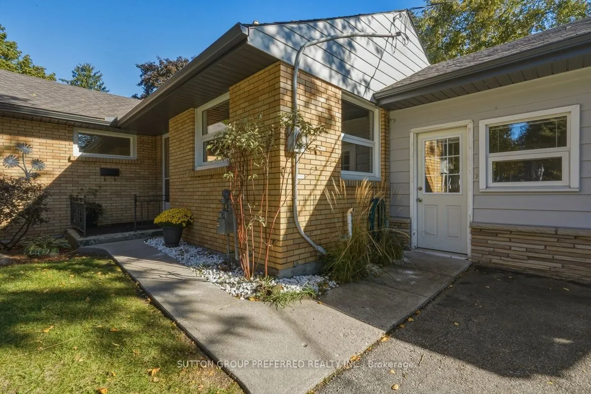 465 Glen Crescent