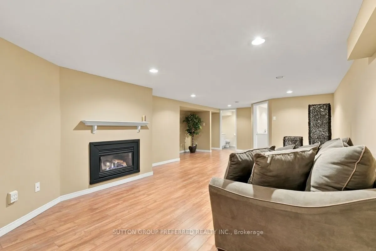 465 Glen Crescent