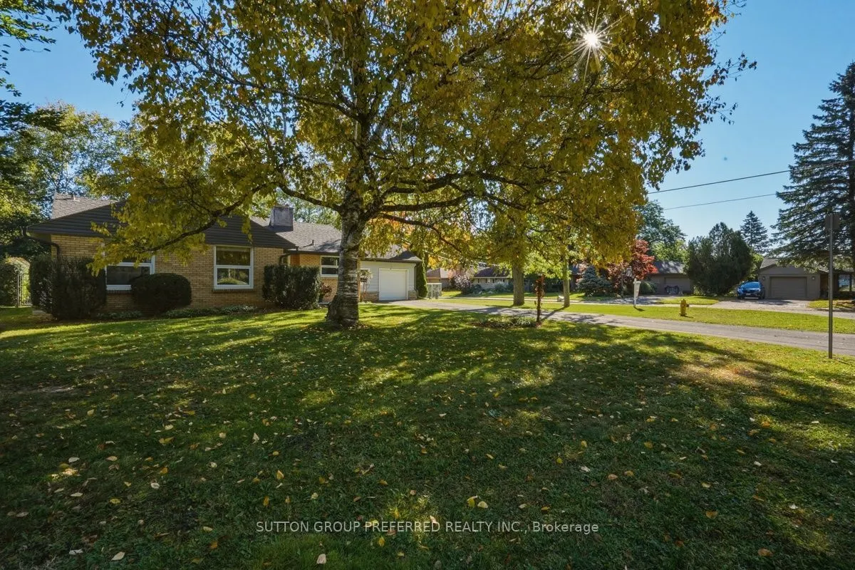 465 Glen Crescent