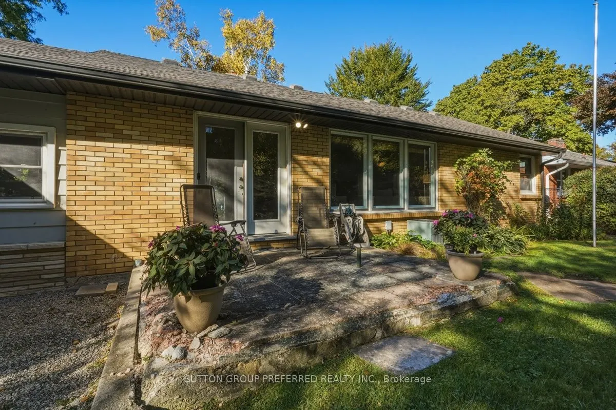 465 Glen Crescent