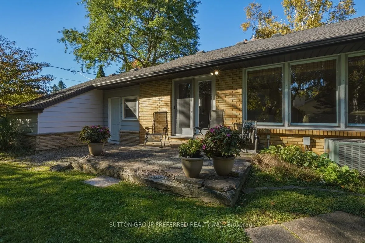 465 Glen Crescent