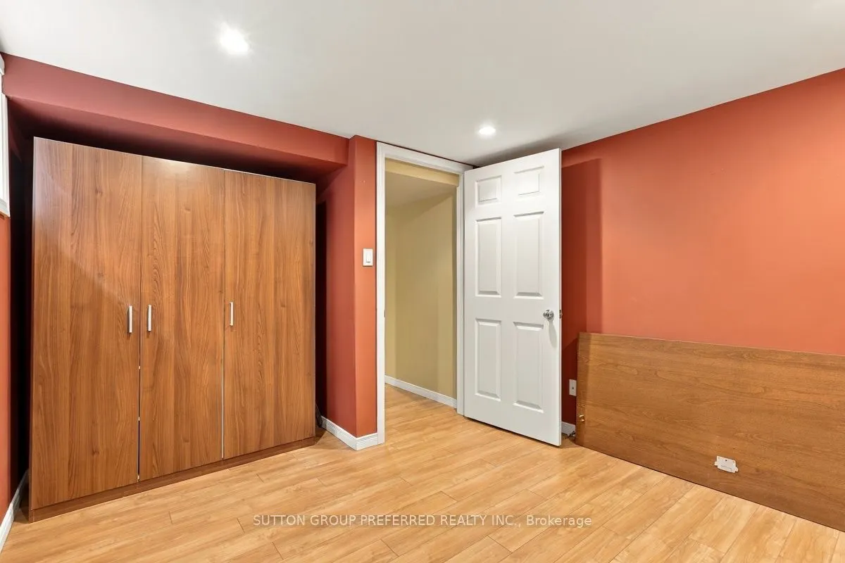 465 Glen Crescent