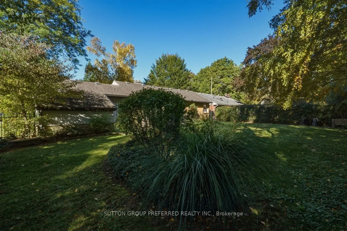 465 Glen Crescent