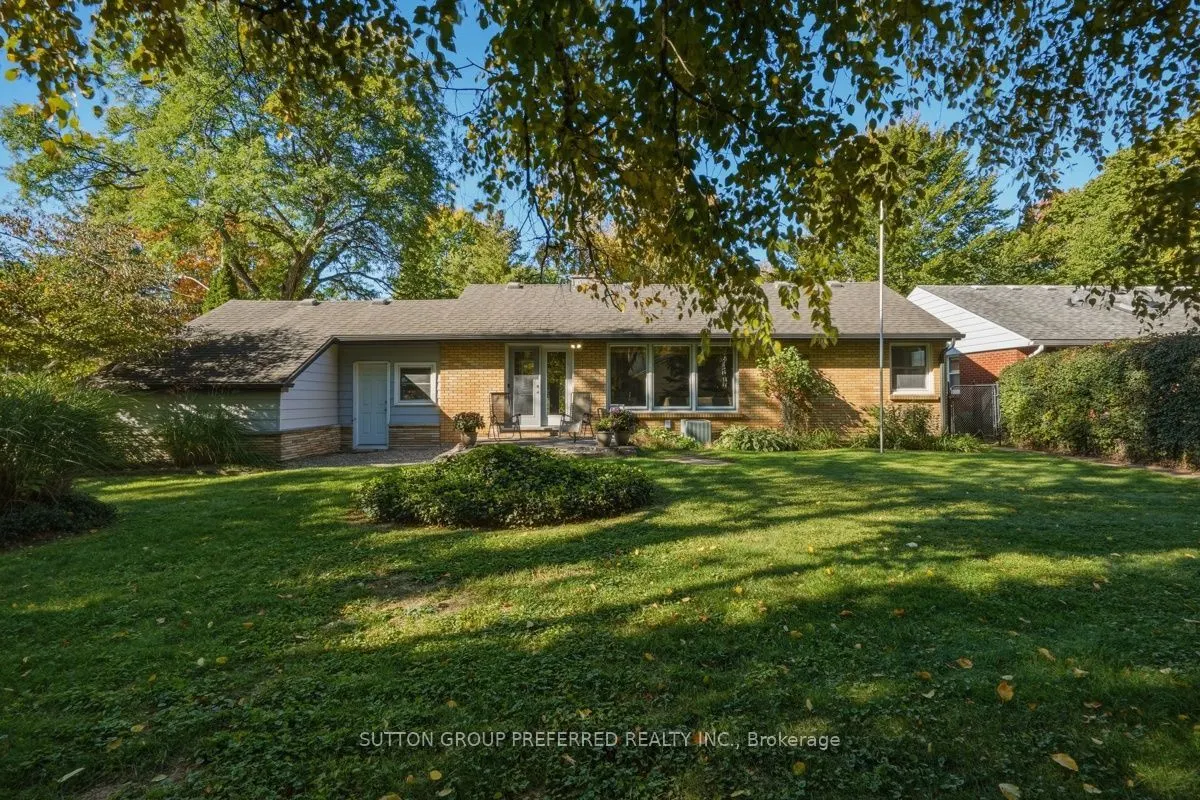 465 Glen Crescent
