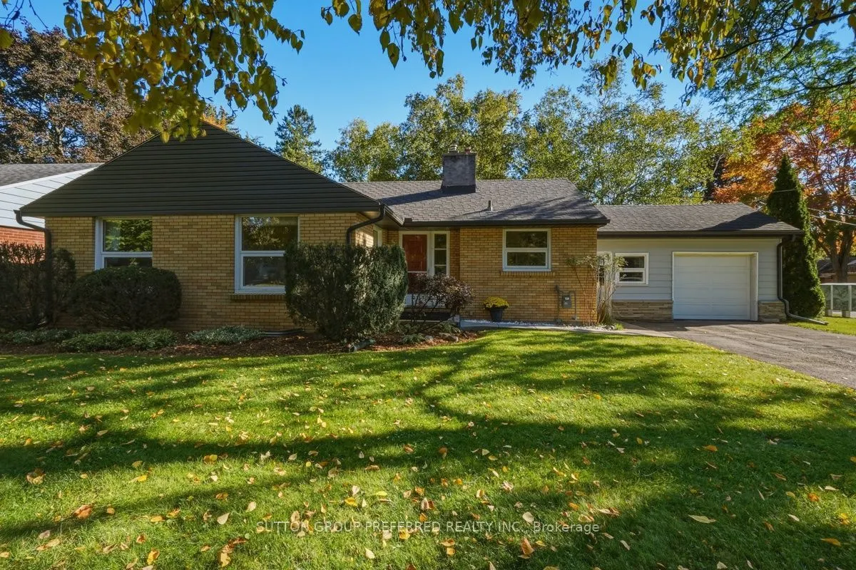 465 Glen Crescent