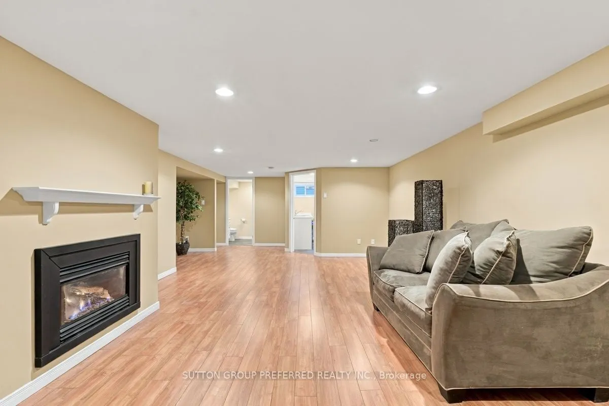 465 Glen Crescent