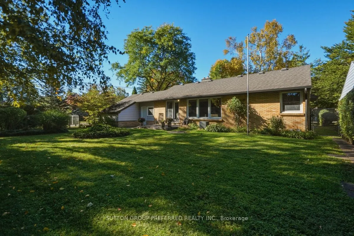 465 Glen Crescent