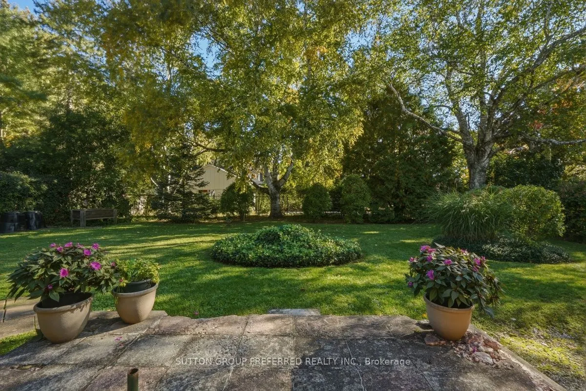 465 Glen Crescent
