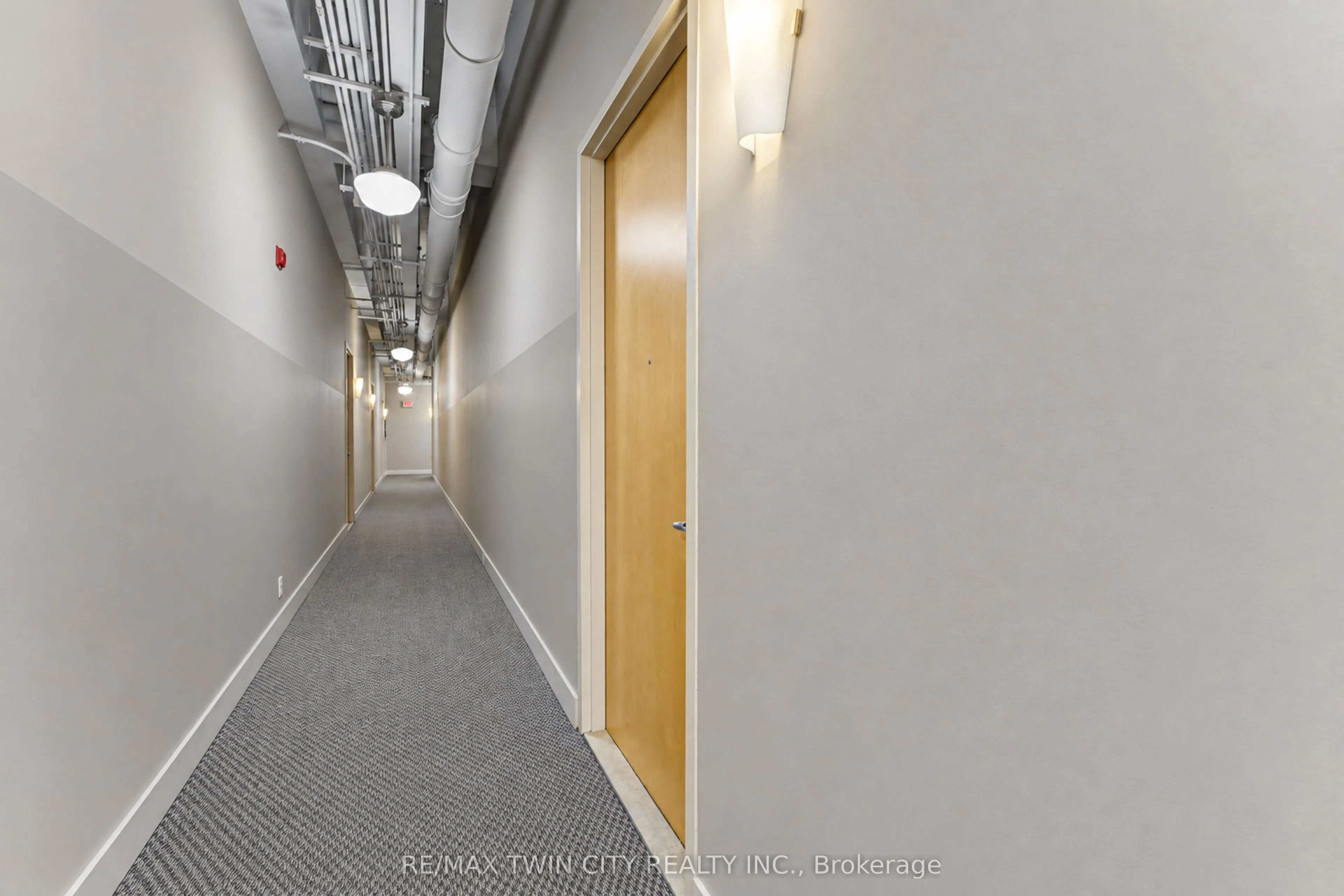 404 King Street W #405