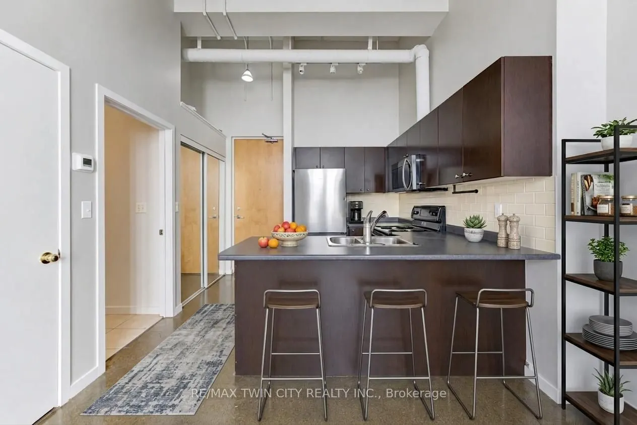 404 King Street W #405