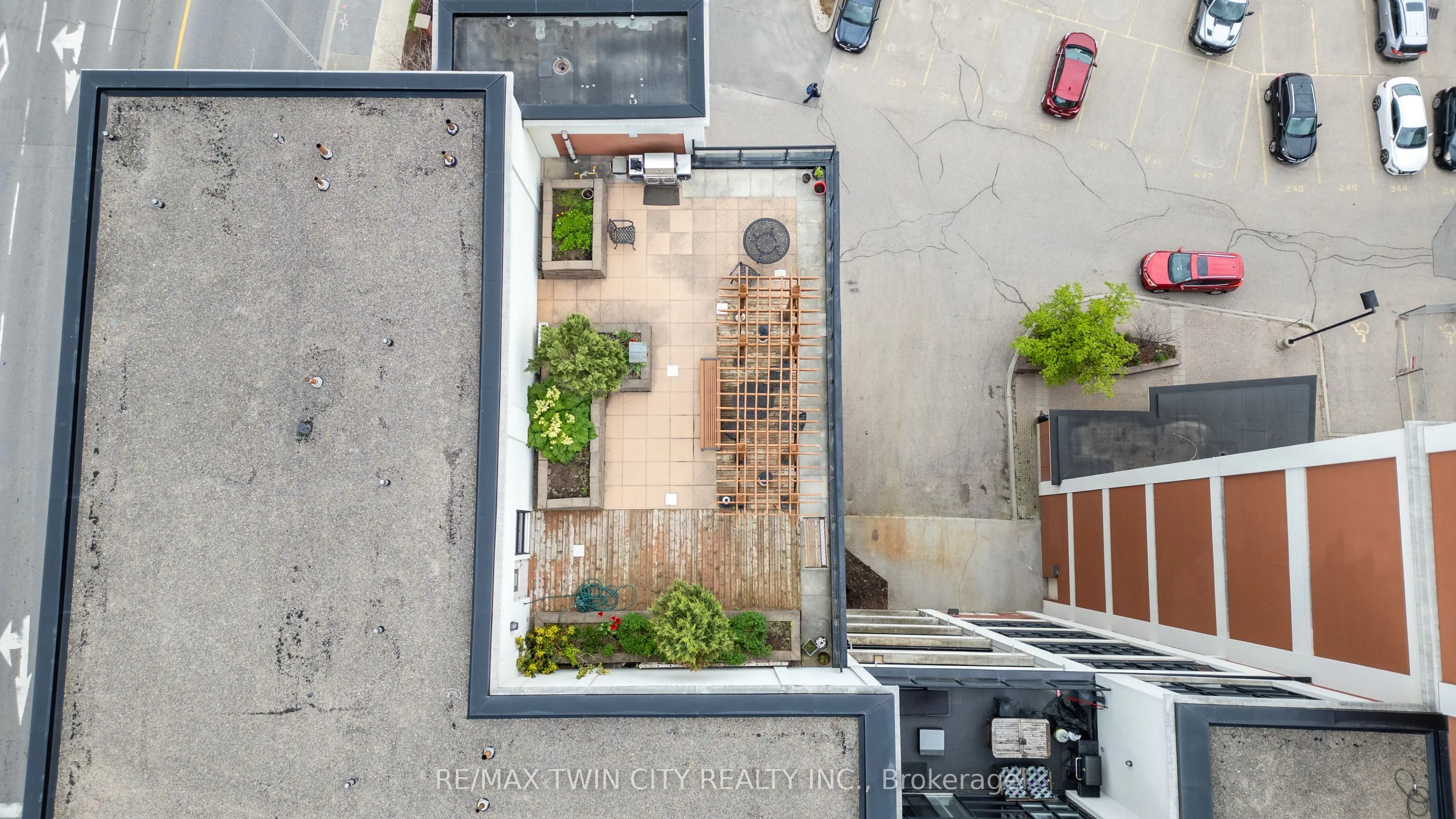 404 King Street W #405