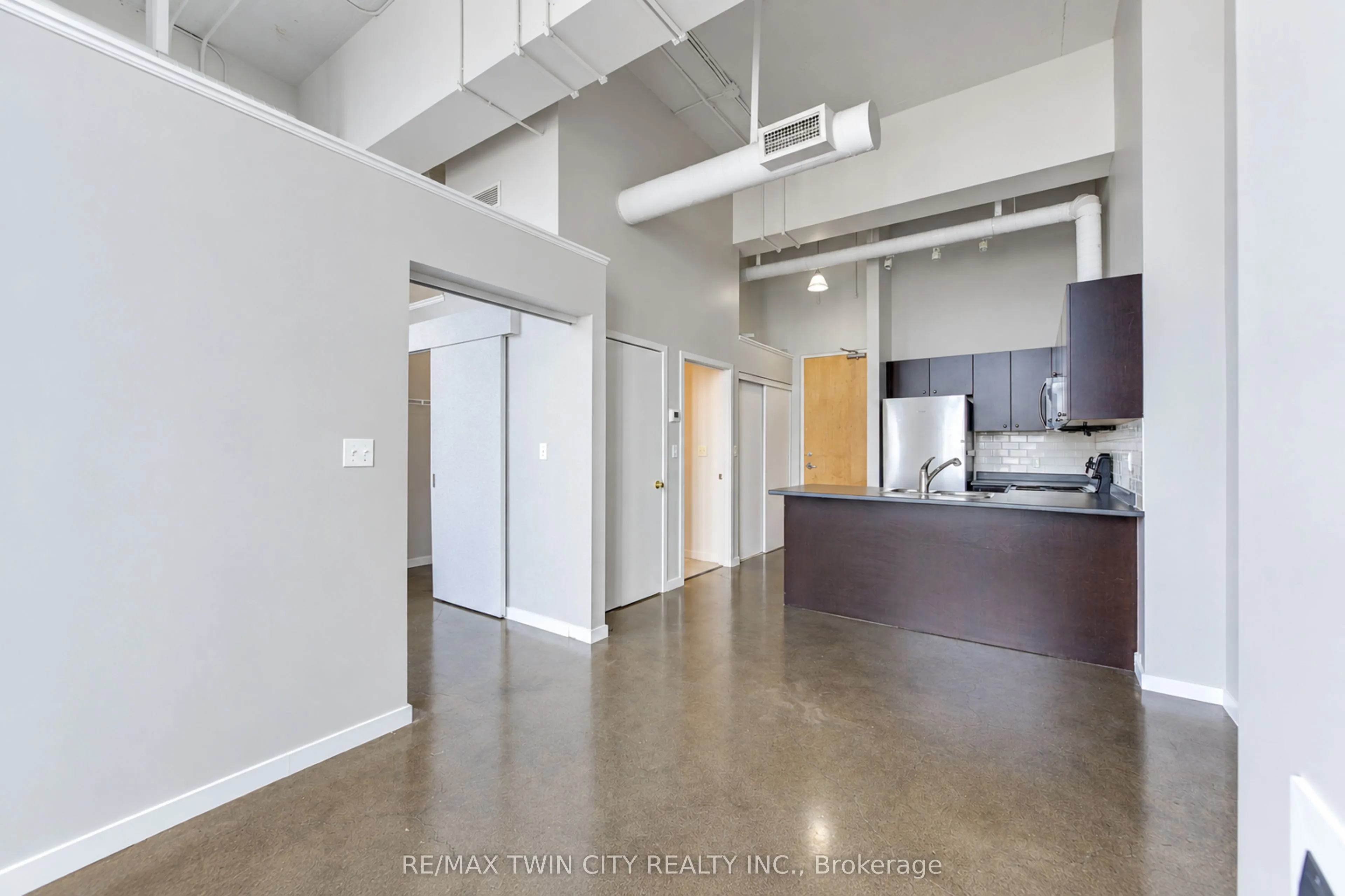 404 King Street W #405