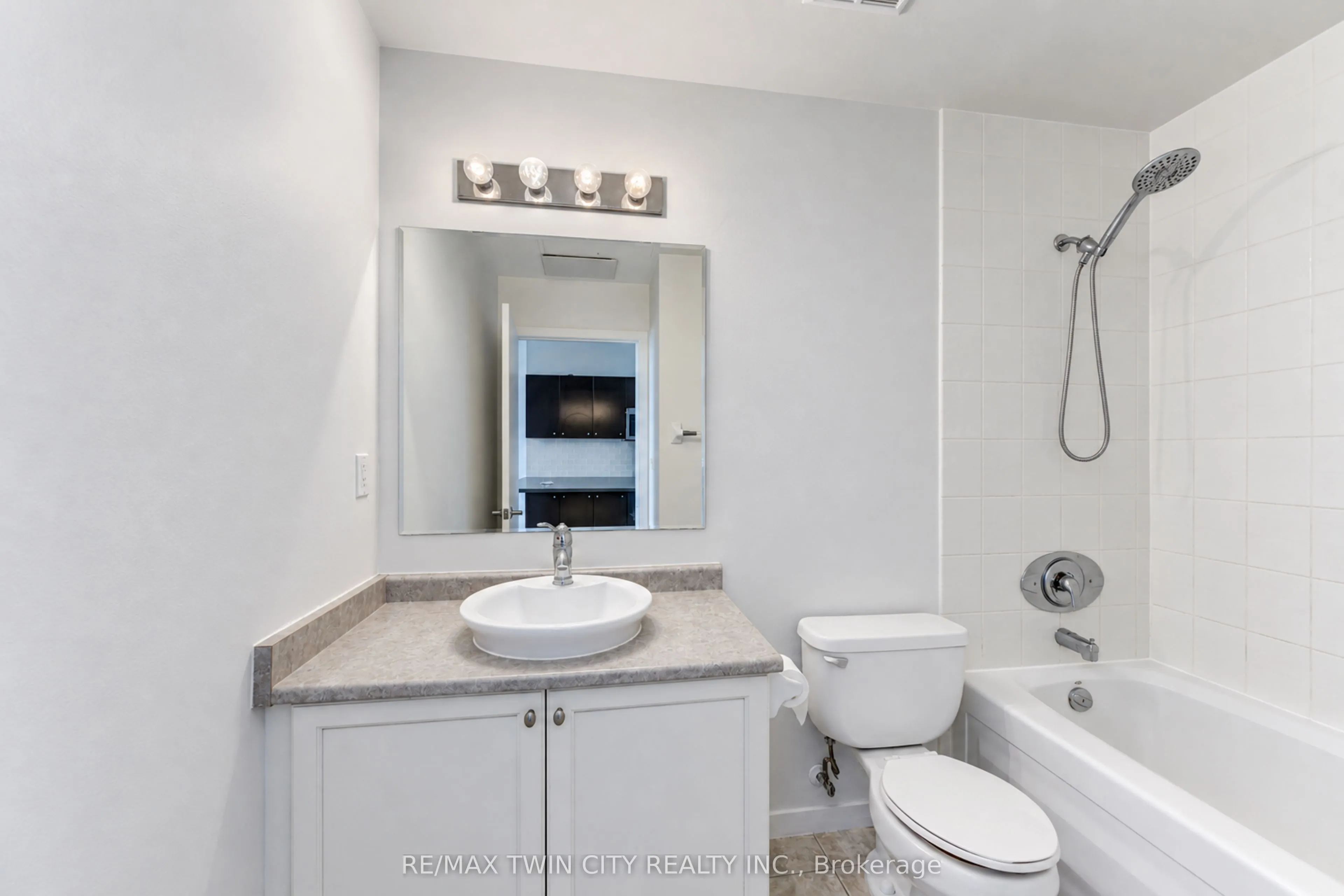 404 King Street W #405