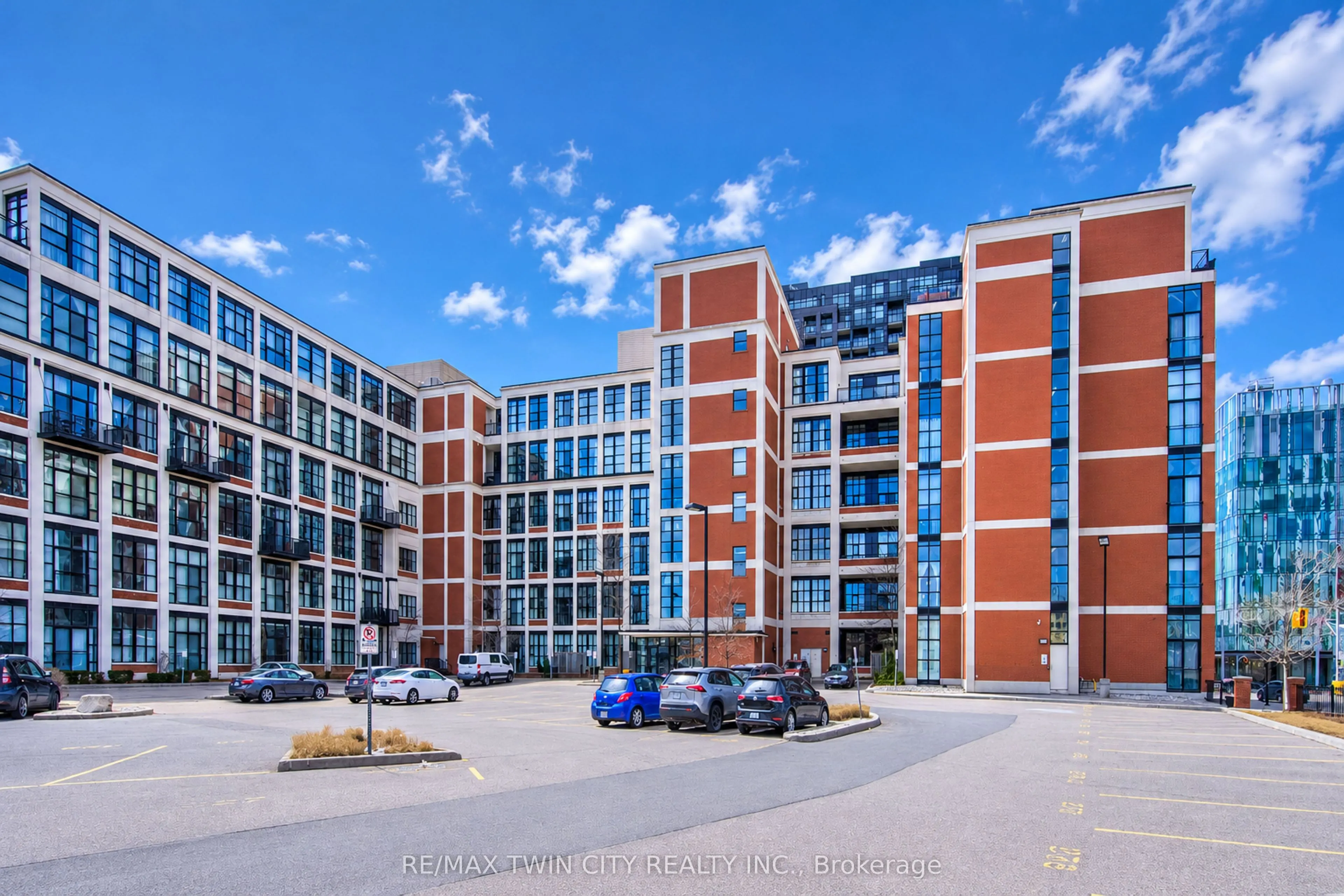 404 King Street W #405