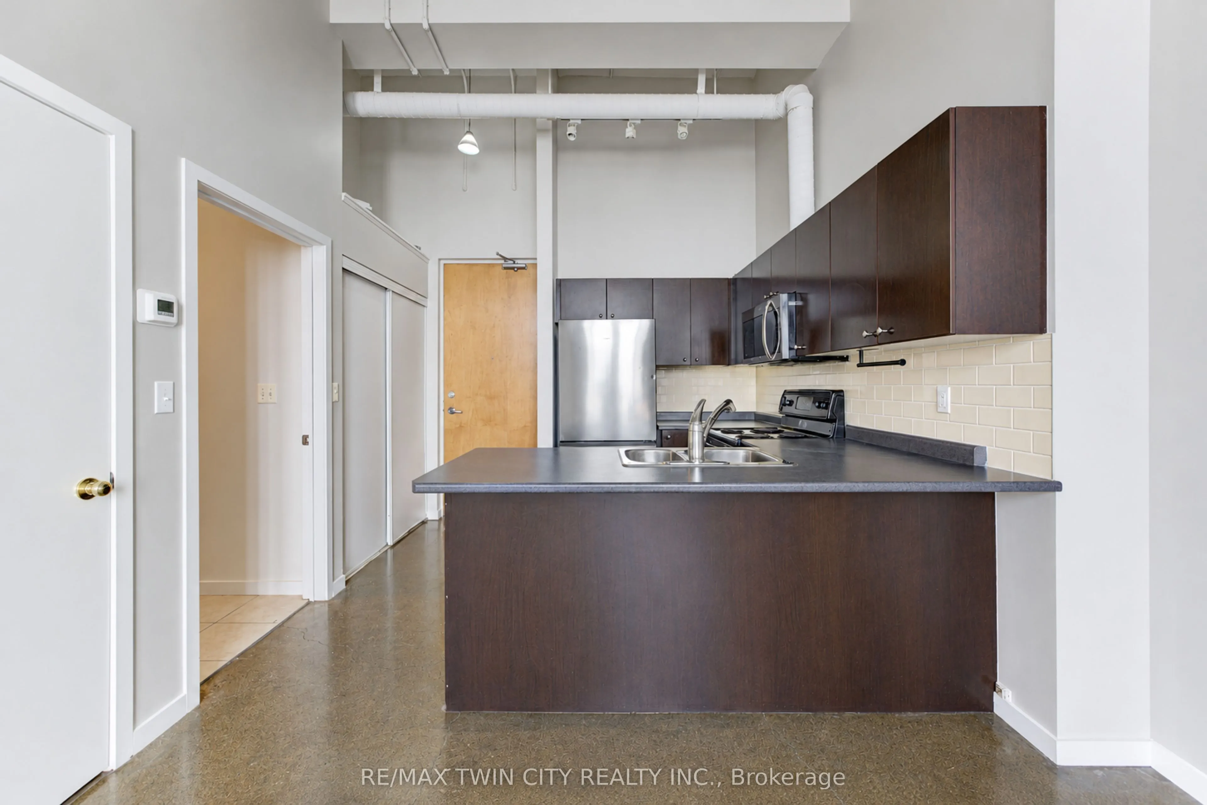 404 King Street W #405