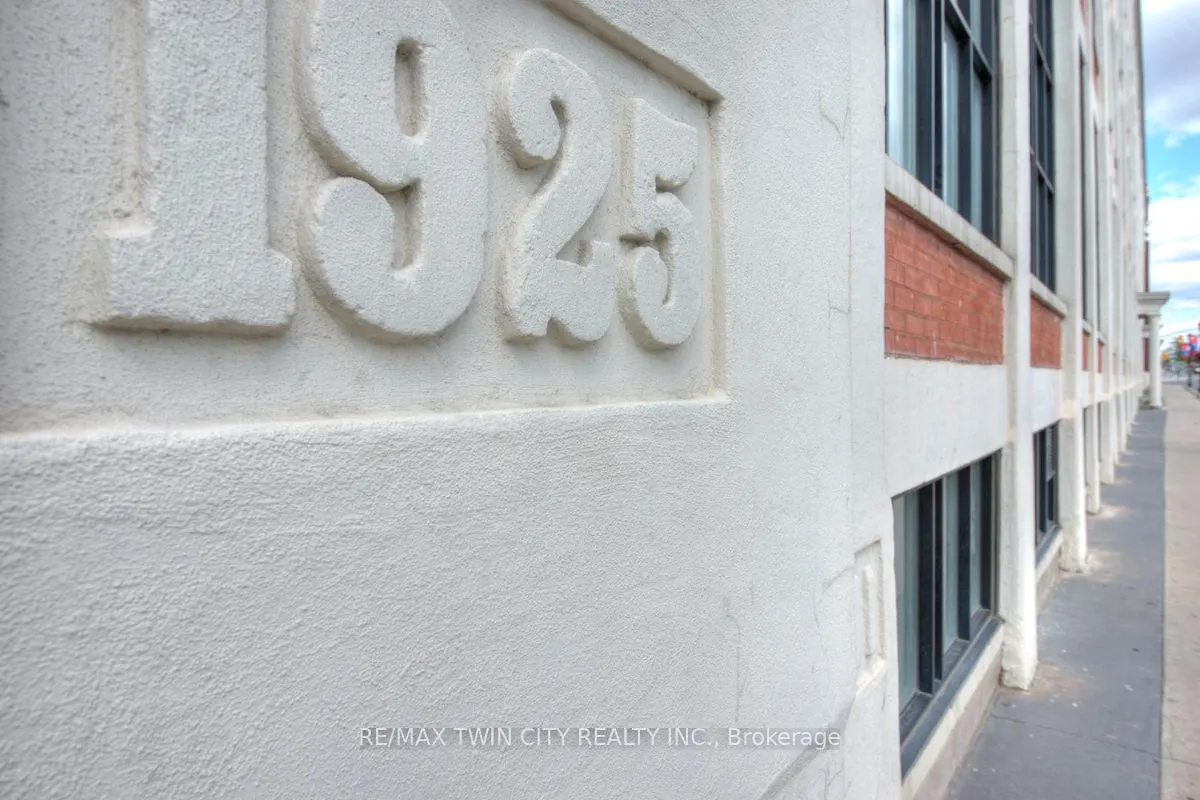 404 King Street W #405