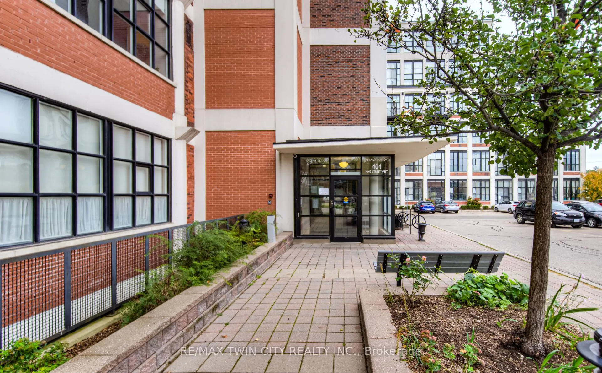 404 King Street W #405