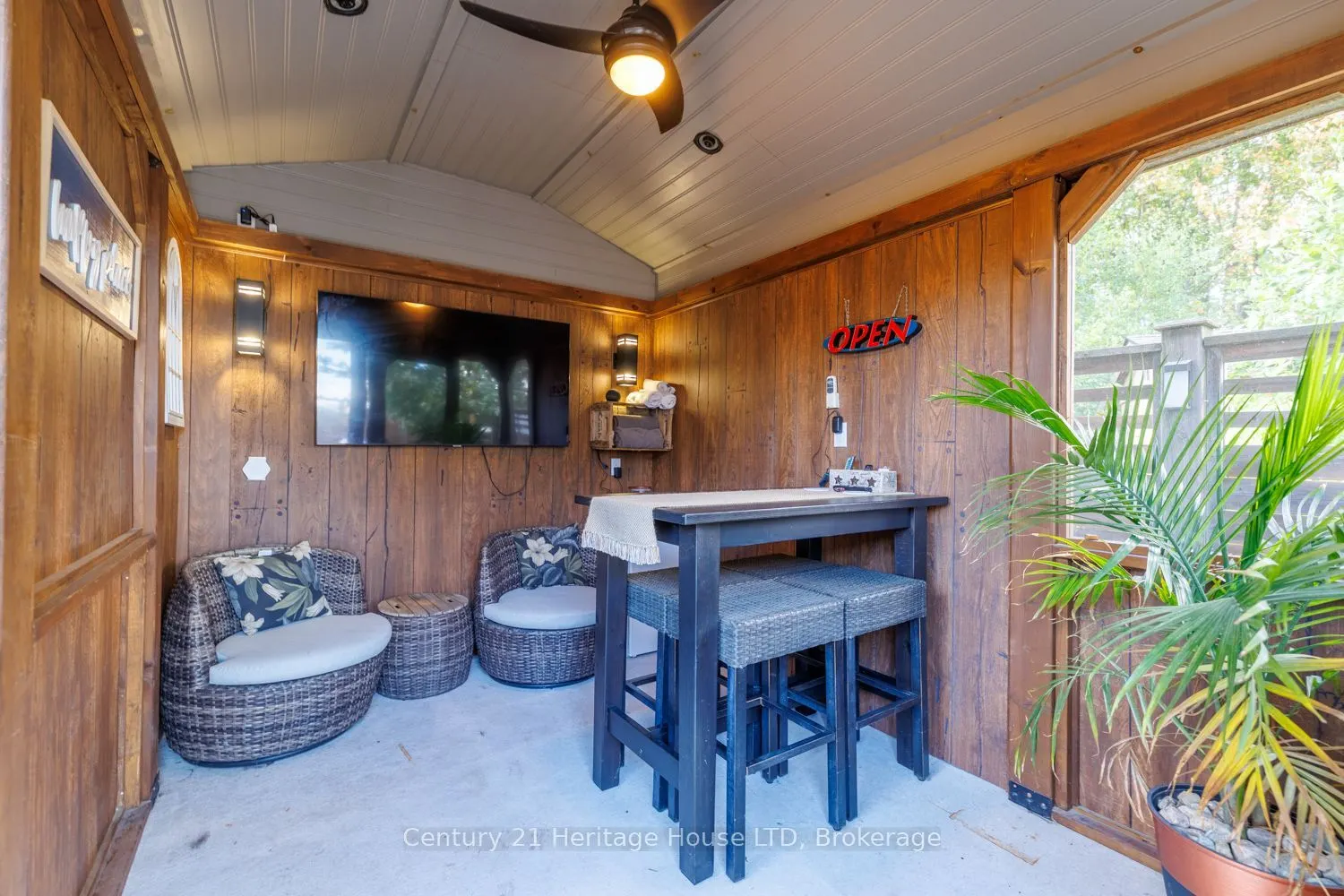 21 Burleigh Road S