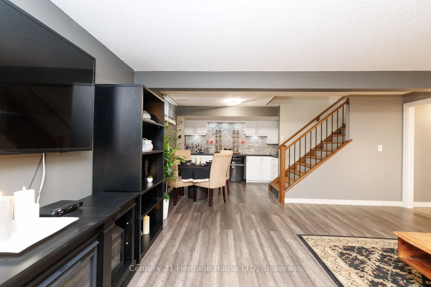 21 Burleigh Road S