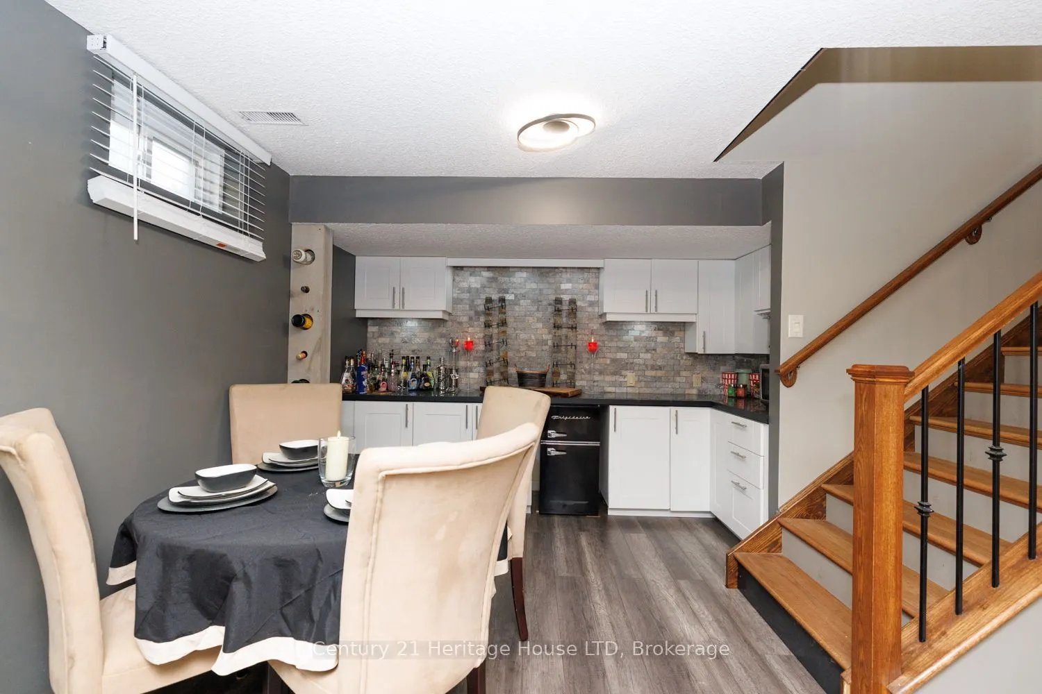 21 Burleigh Road S