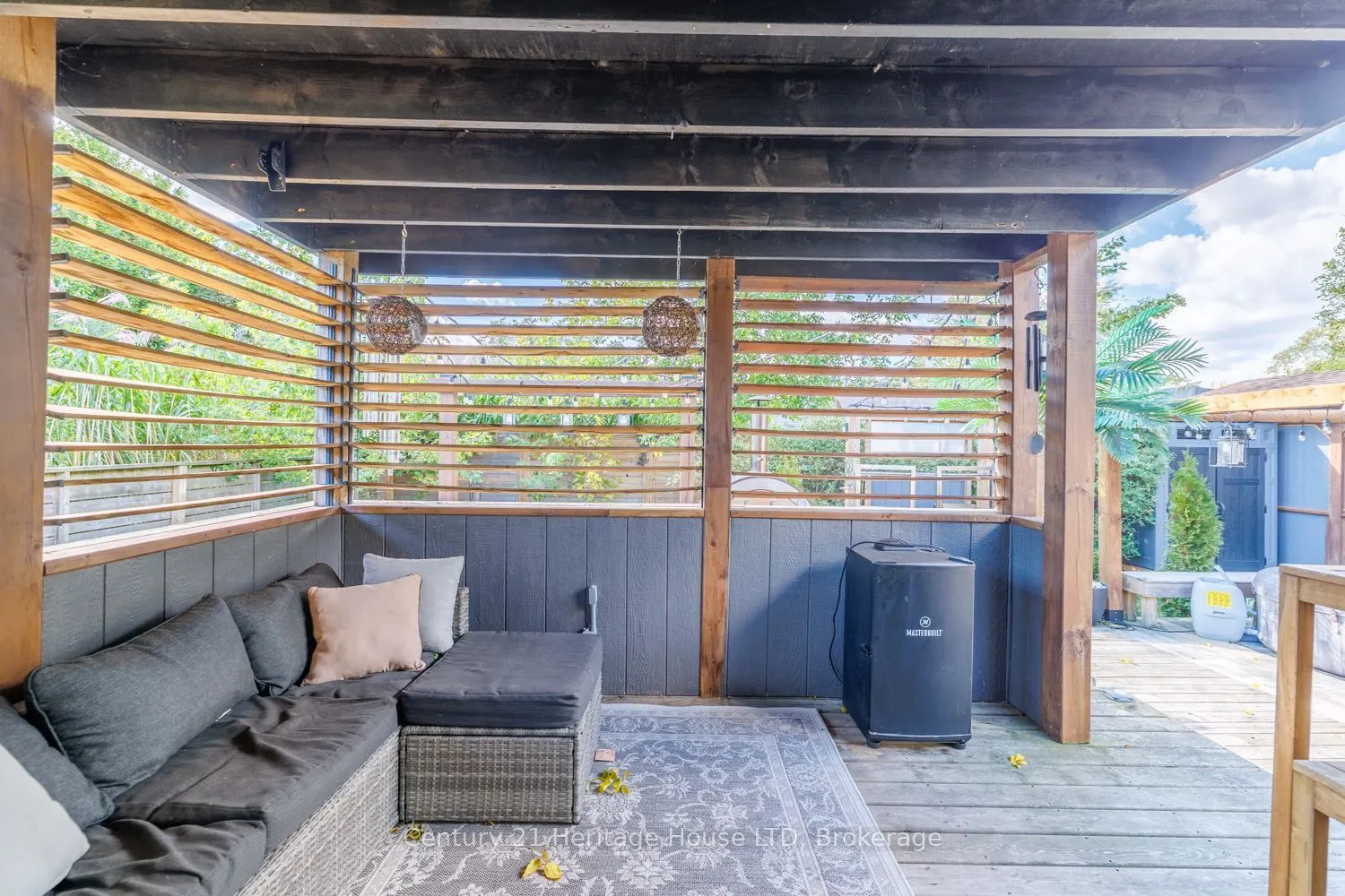 21 Burleigh Road S