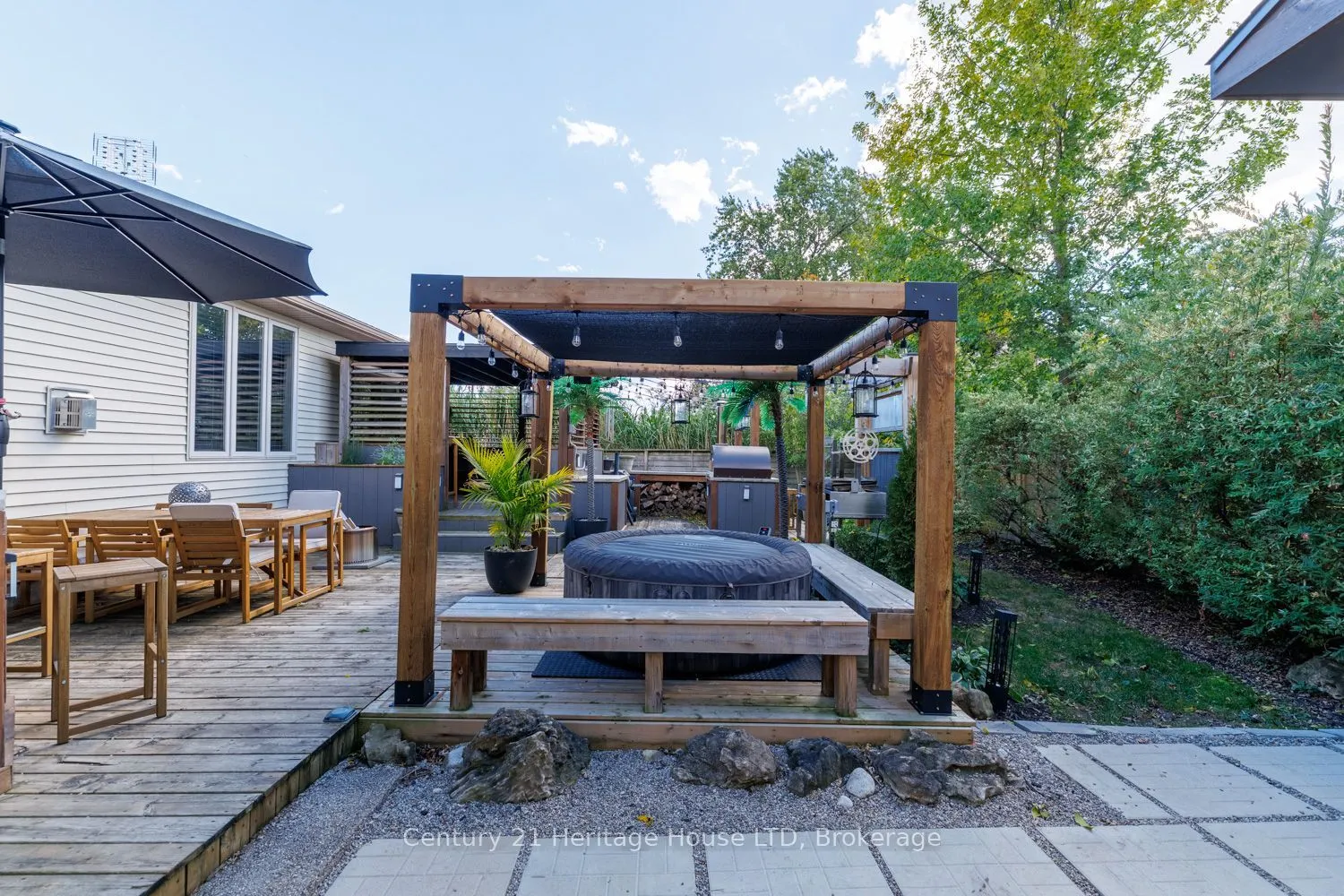 21 Burleigh Road S