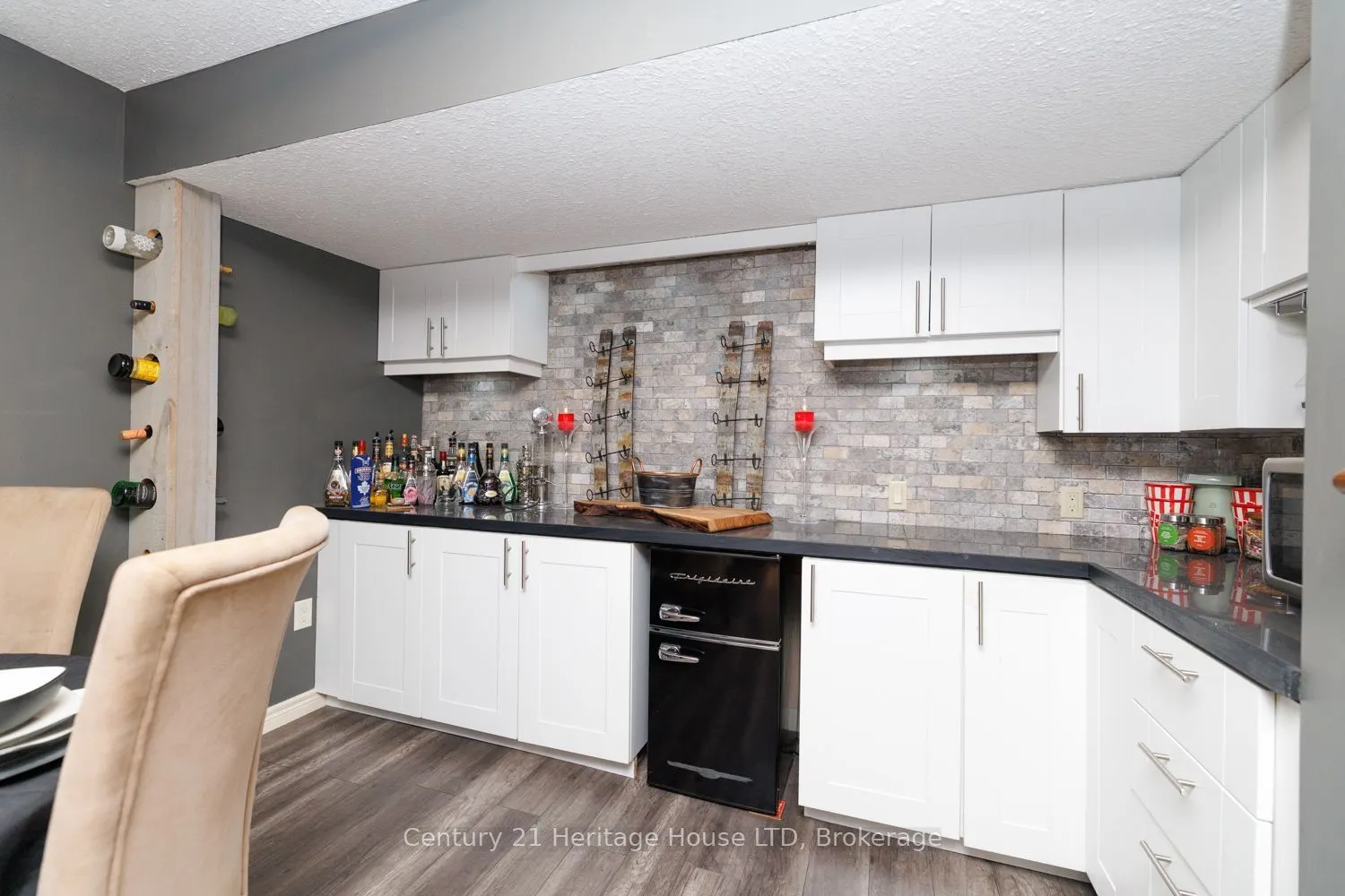 21 Burleigh Road S