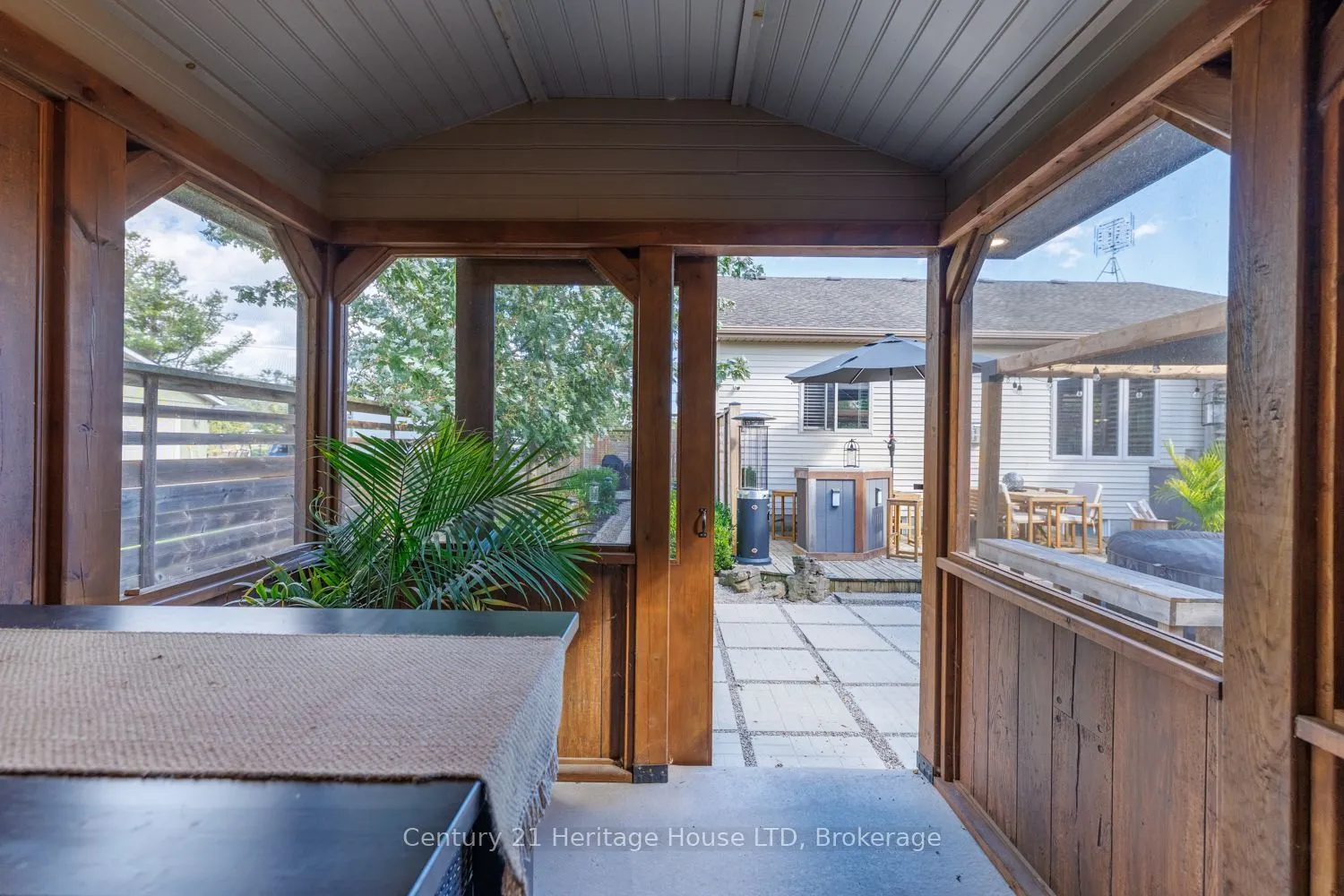 21 Burleigh Road S