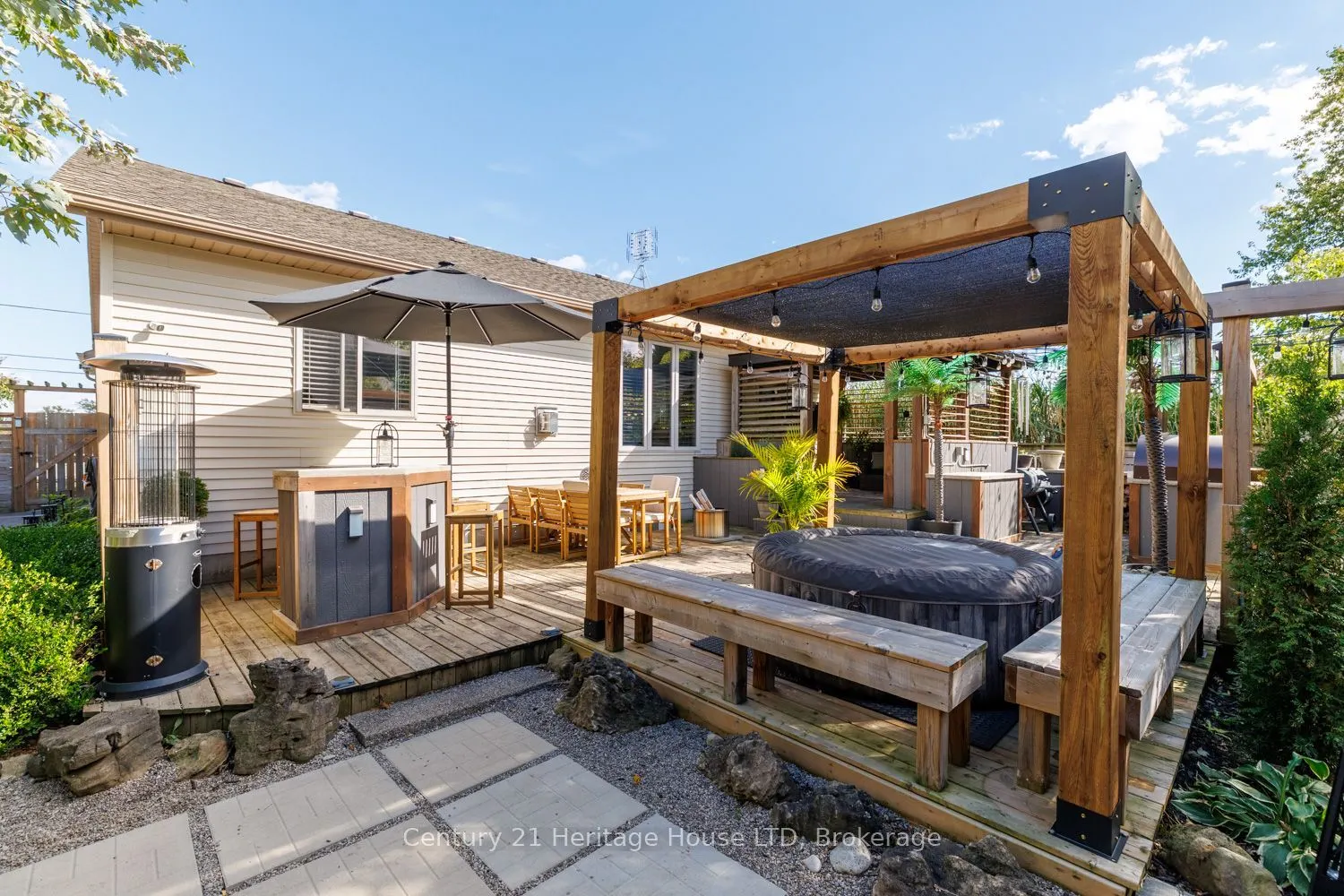 21 Burleigh Road S