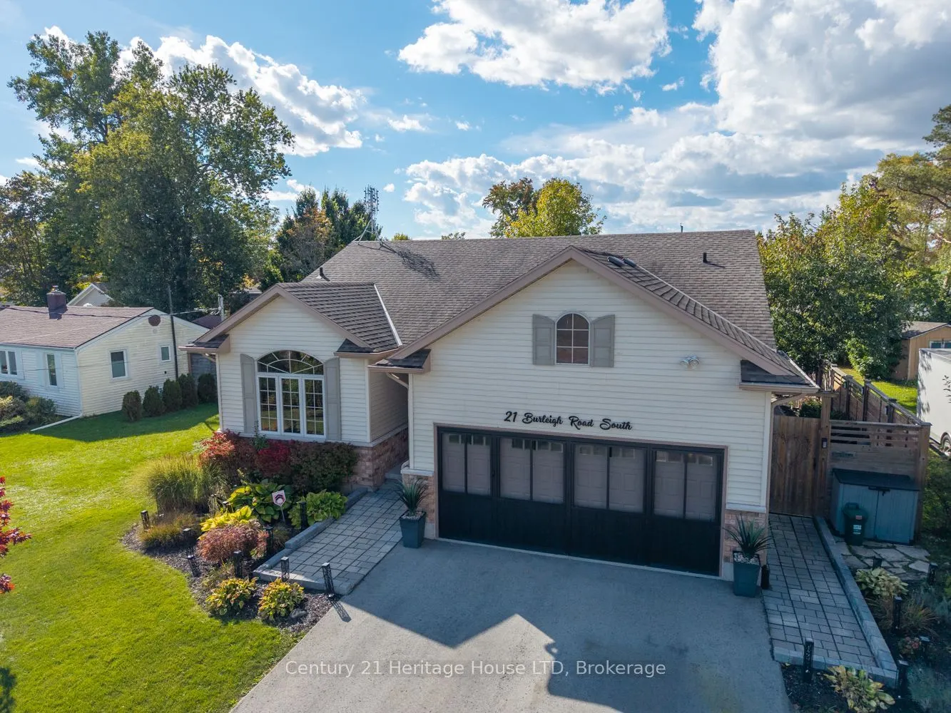 21 Burleigh Road S