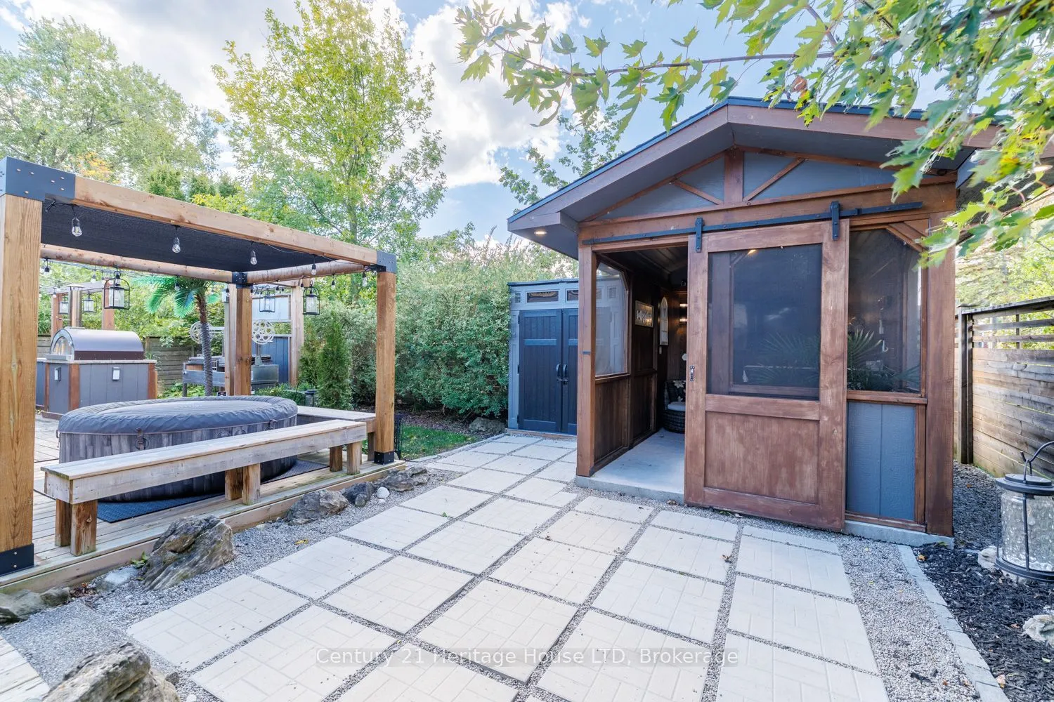 21 Burleigh Road S