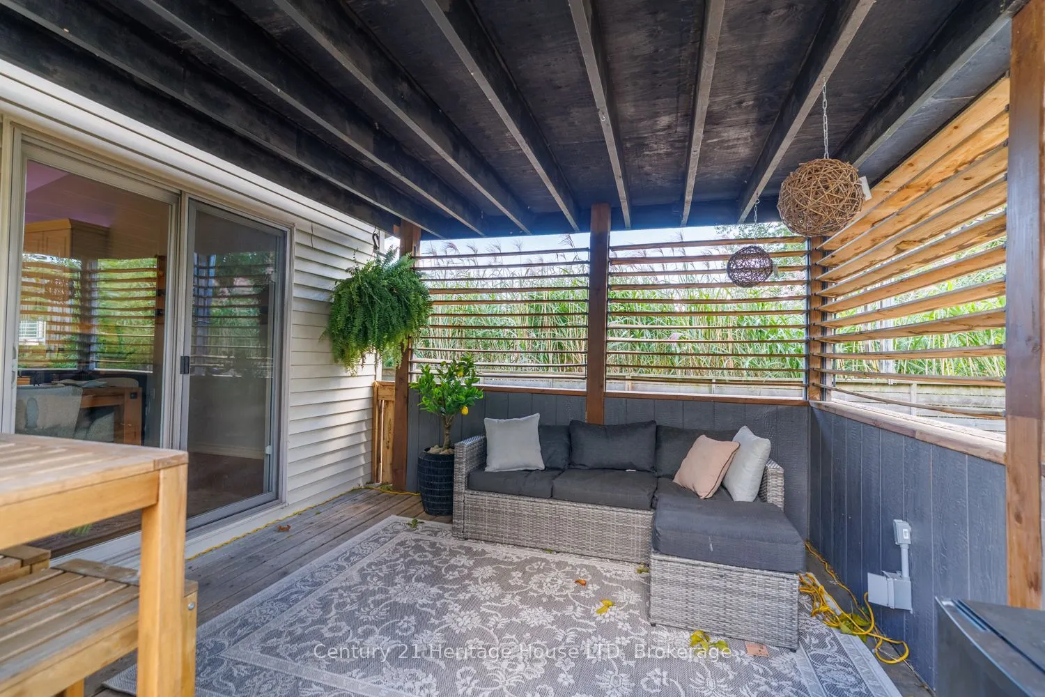21 Burleigh Road S