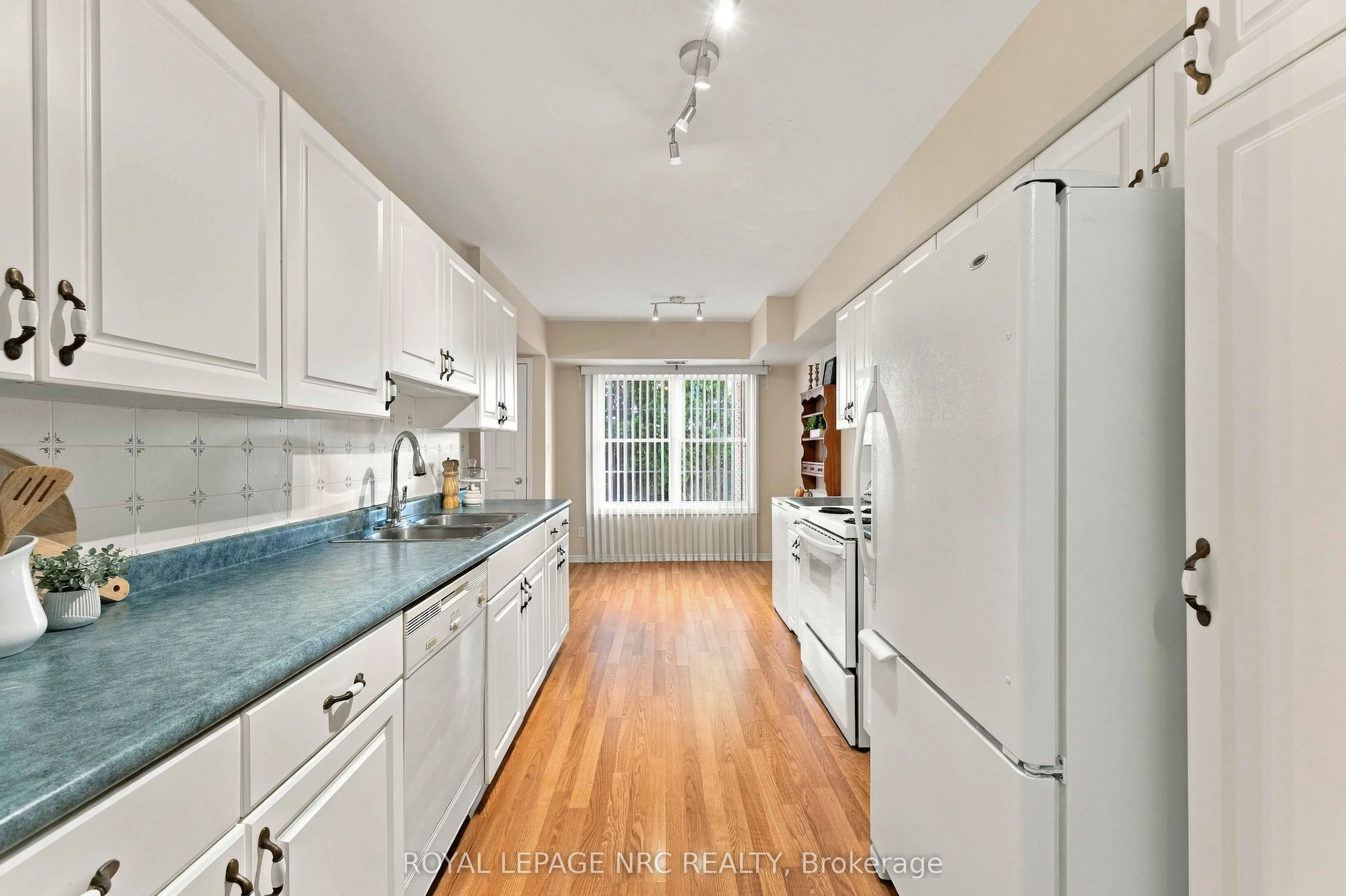 4090 John Charles Boulevard #104